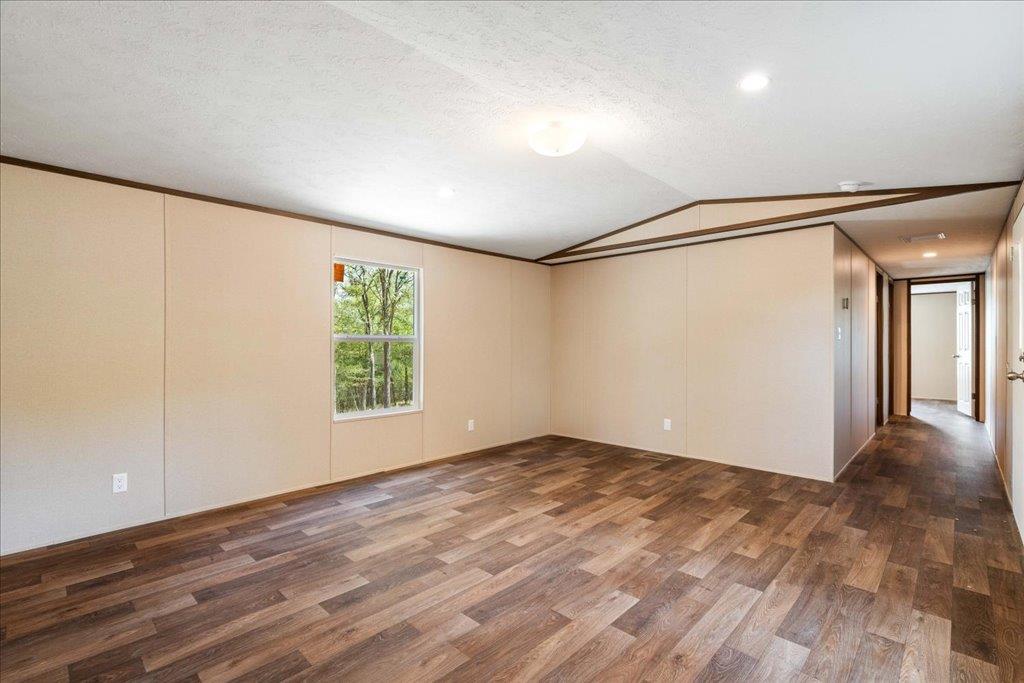 12104 Avis Rd Property Photo 5