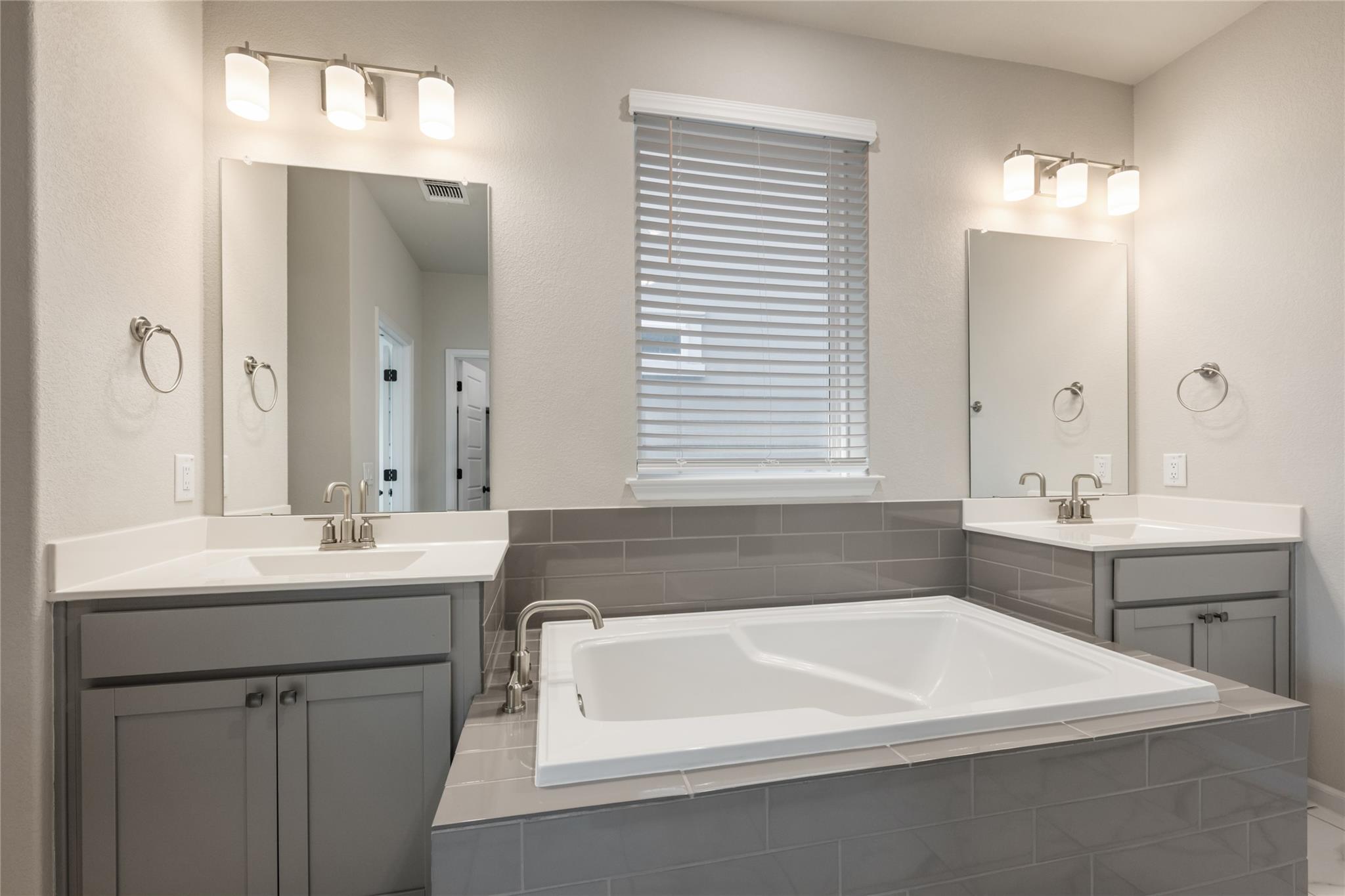 13608 Cibolo Trce #86 Property Photo 11