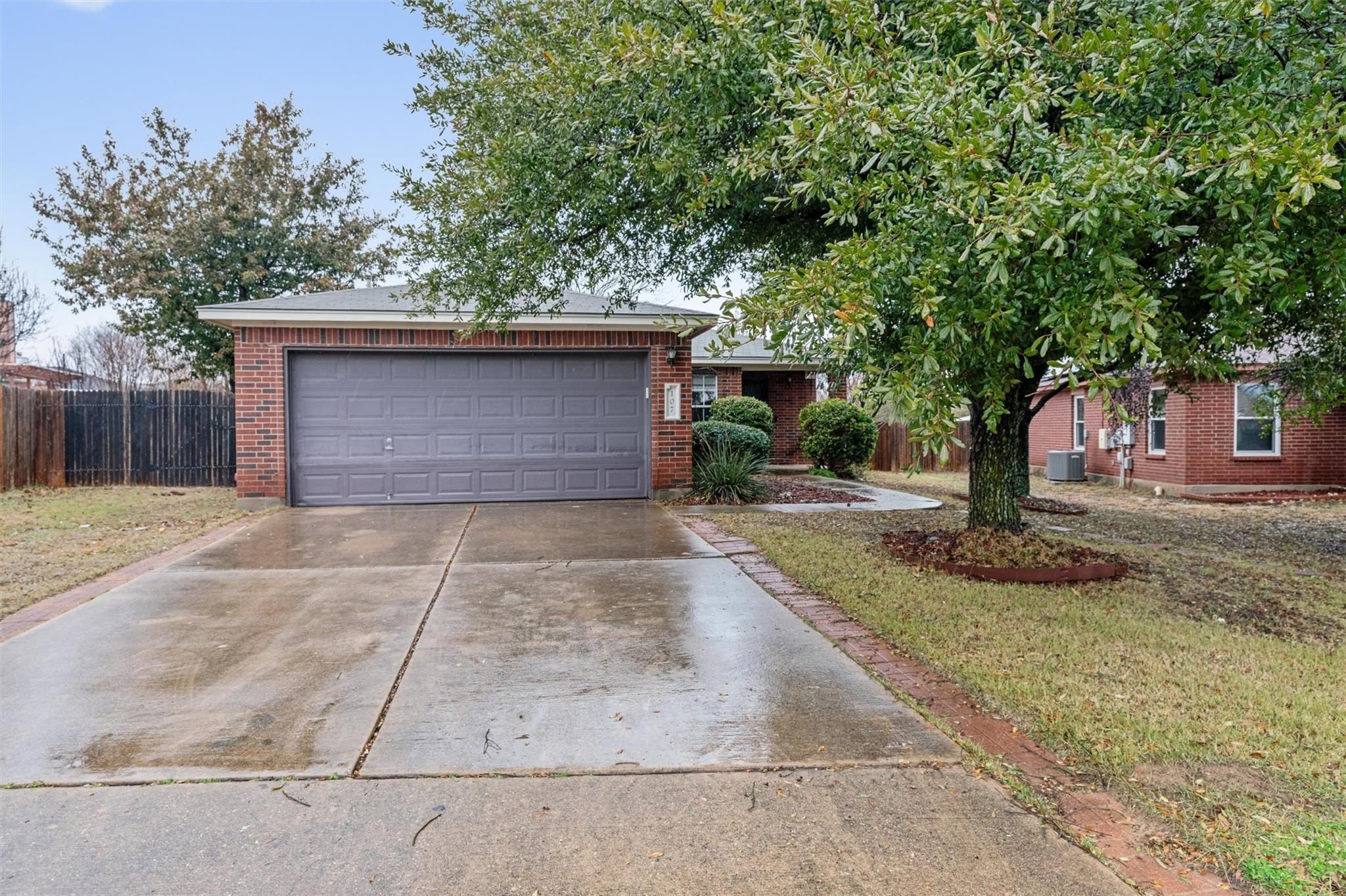 107 Mccarthur Dr Property Photo 1