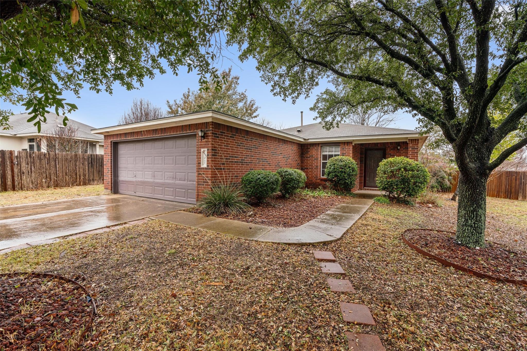 107 Mccarthur Dr Property Photo 2