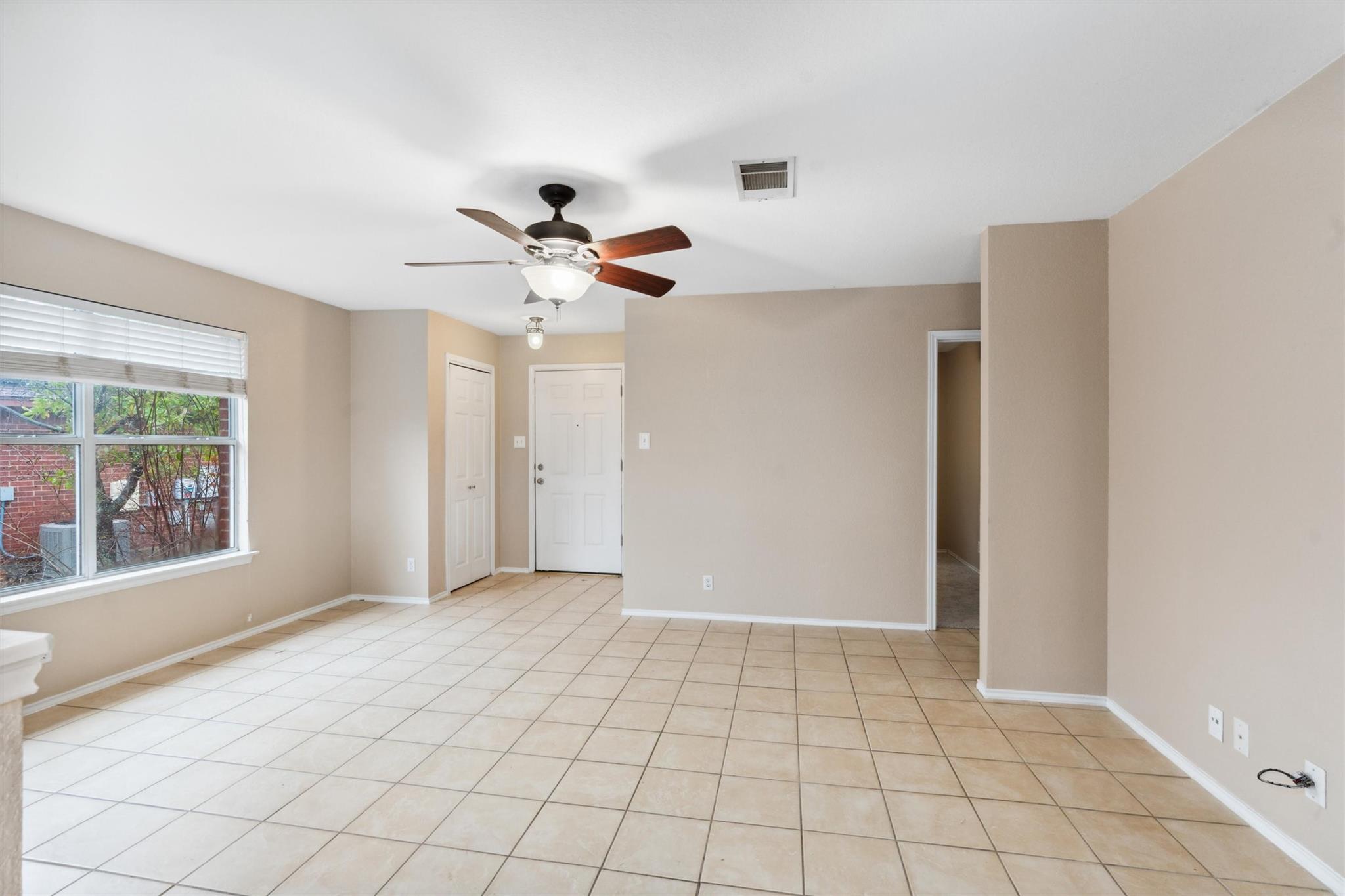107 Mccarthur Dr Property Photo 3