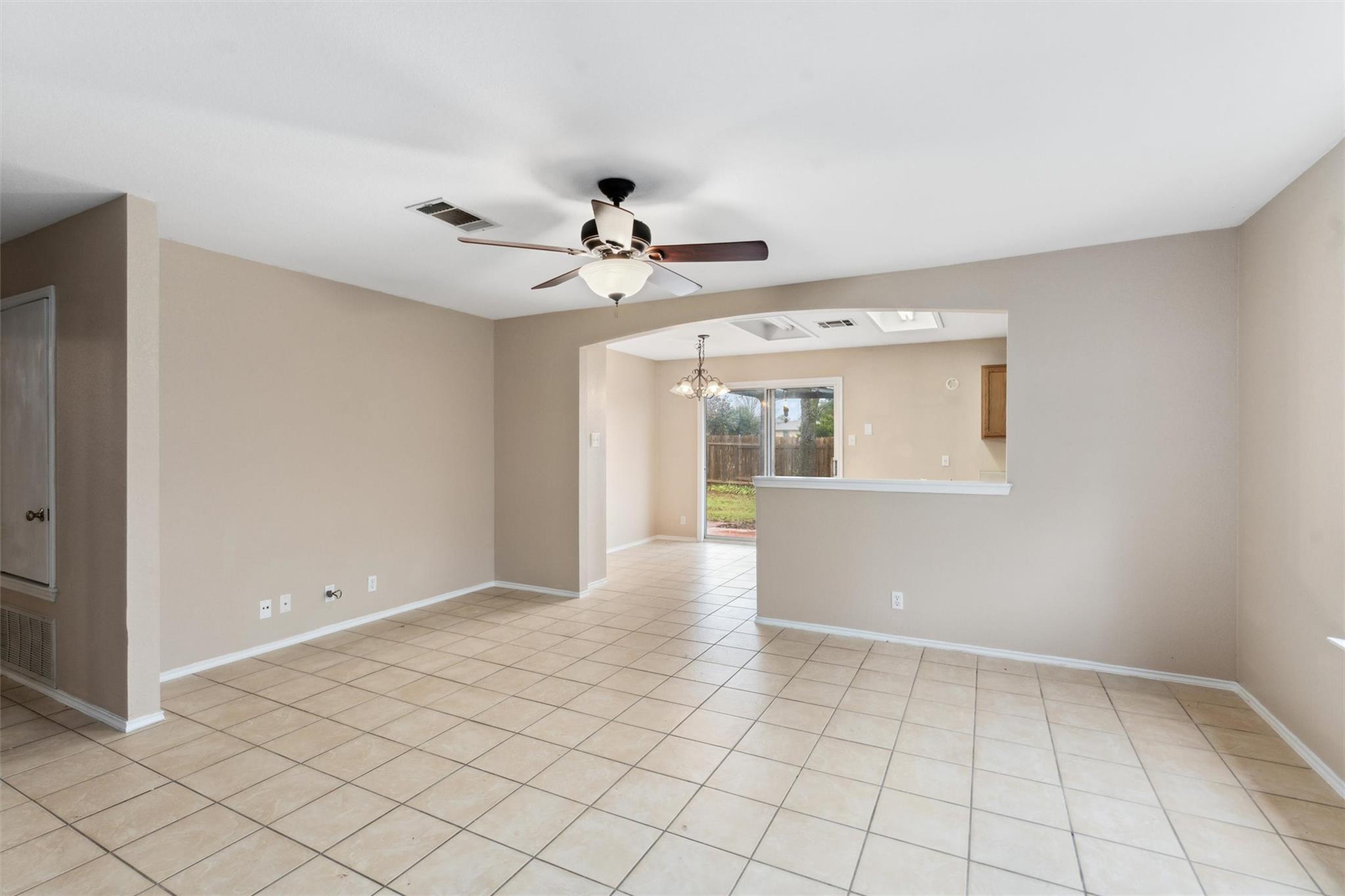 107 Mccarthur Dr Property Photo 4