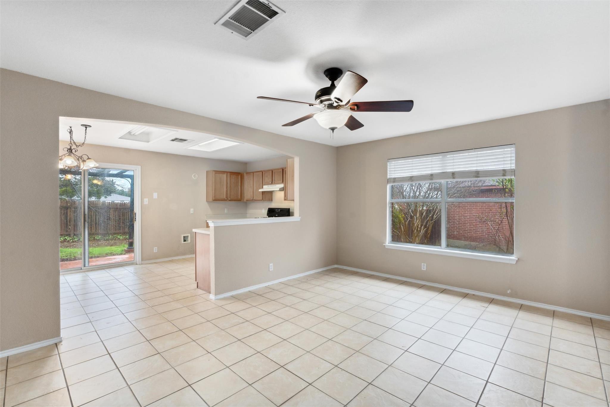 107 Mccarthur Dr Property Photo 5