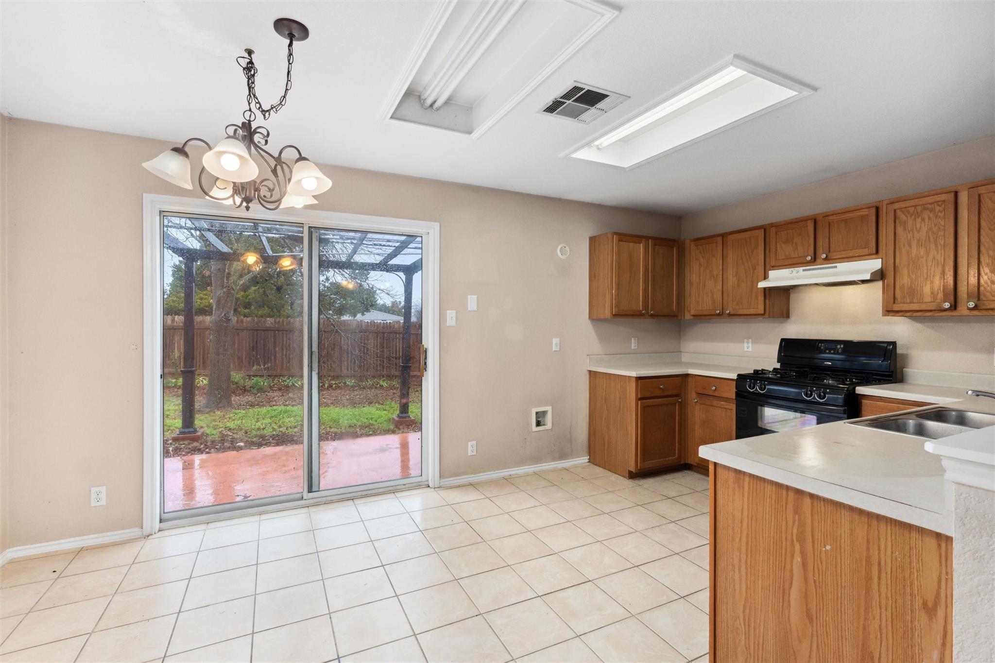 107 Mccarthur Dr Property Photo 6