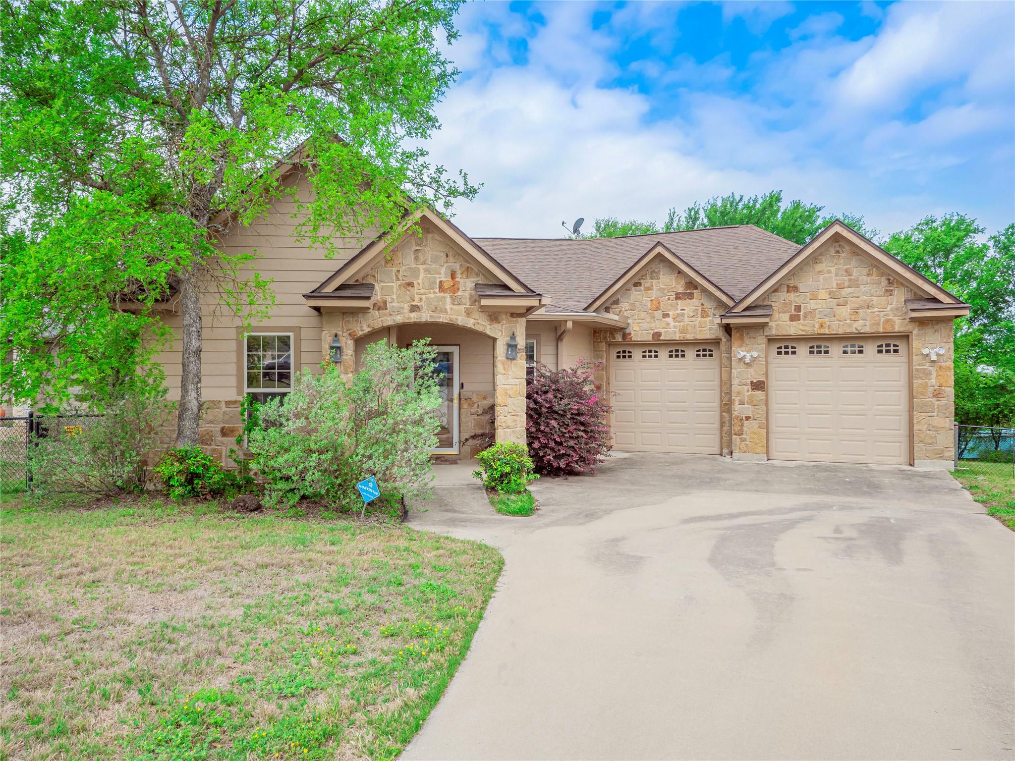 1008 Laurel Oak Cir Property Photo 1