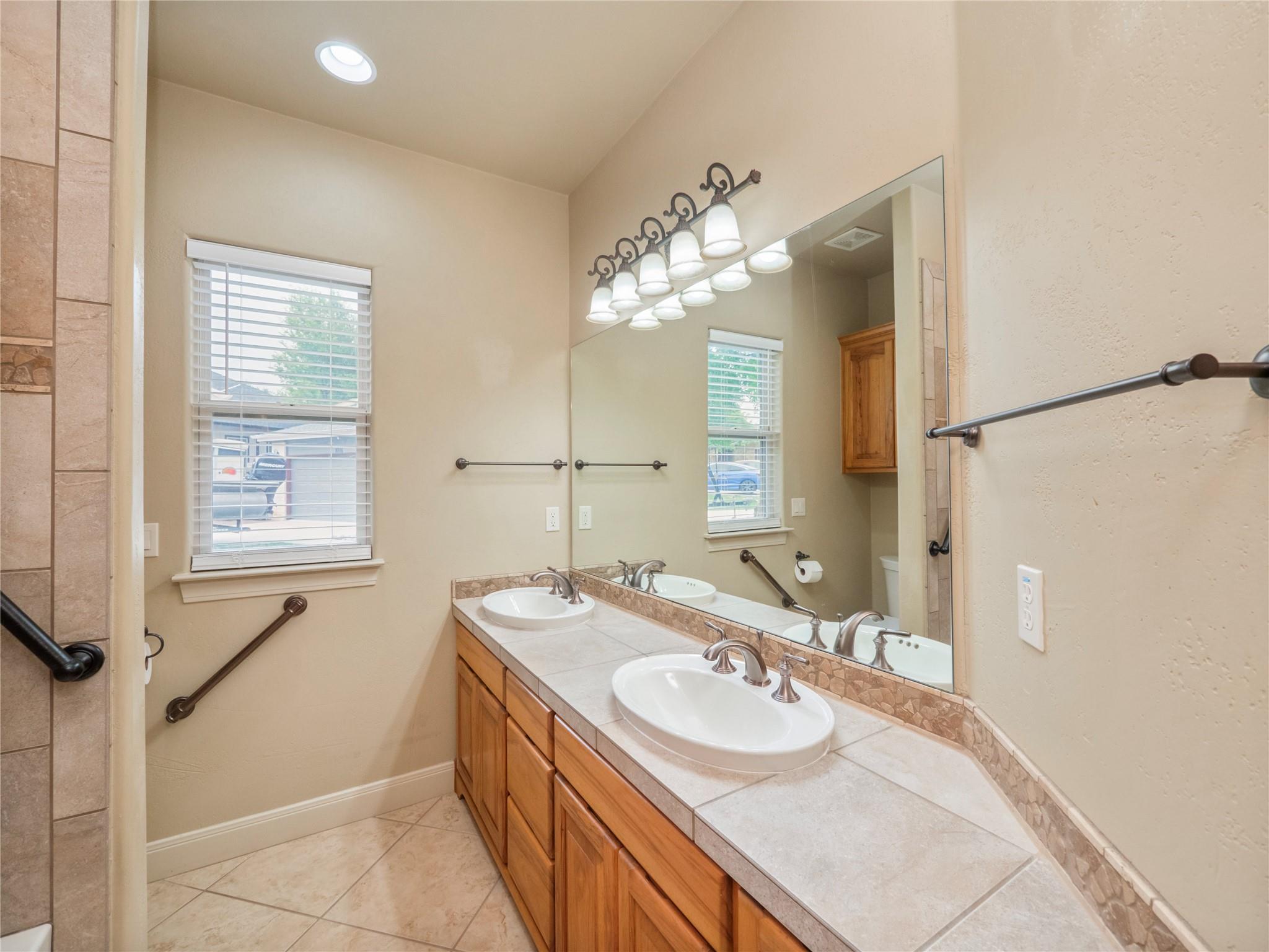 1008 Laurel Oak Cir Property Photo 28