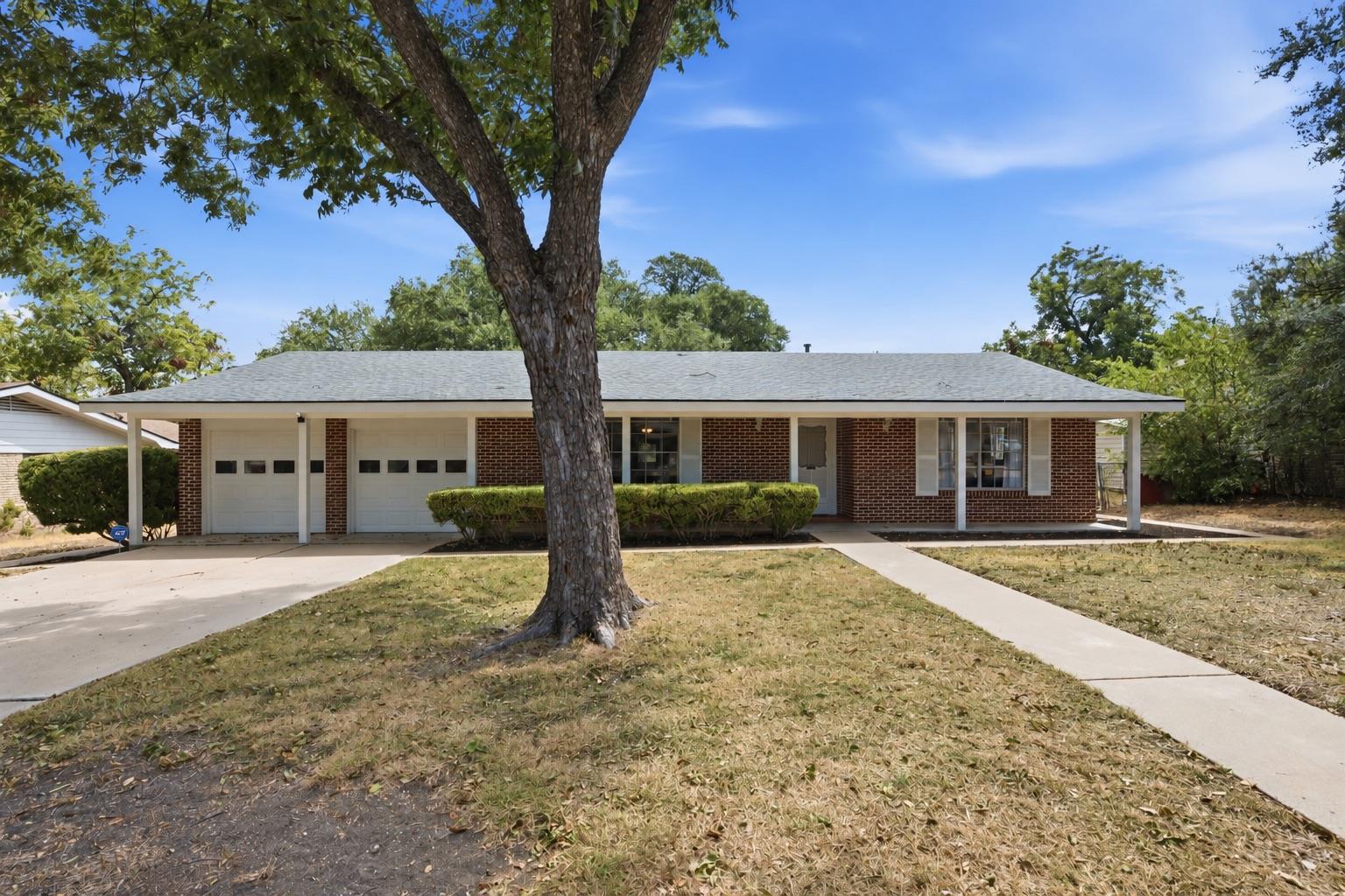 11605 N Oaks Dr Property Photo 1