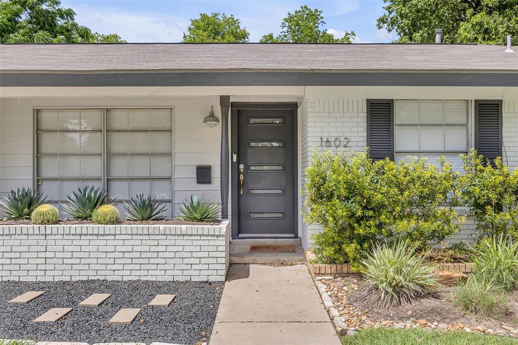 1602 Ashberry Dr Property Photo 2