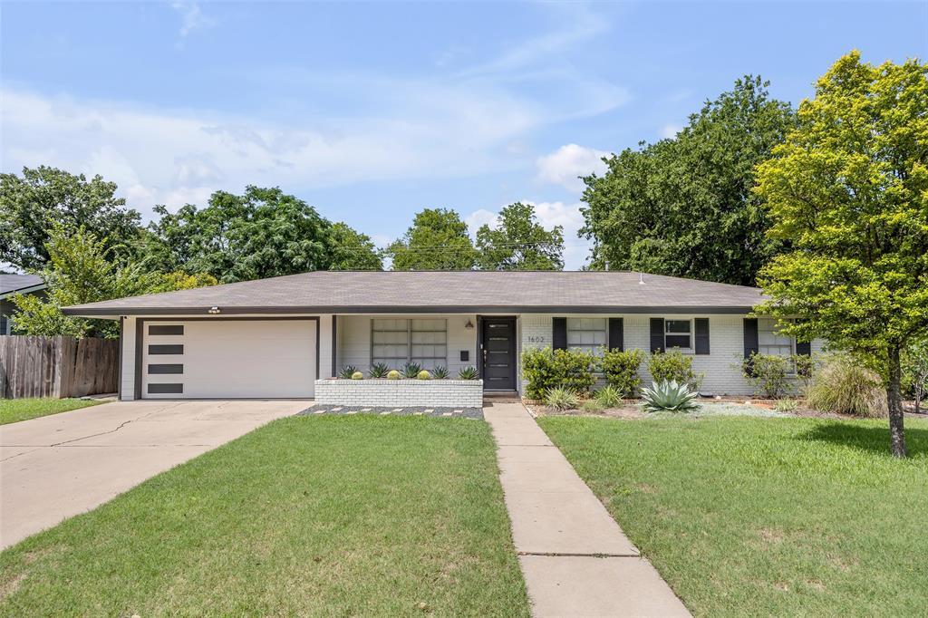 1602 Ashberry Dr Property Photo 22