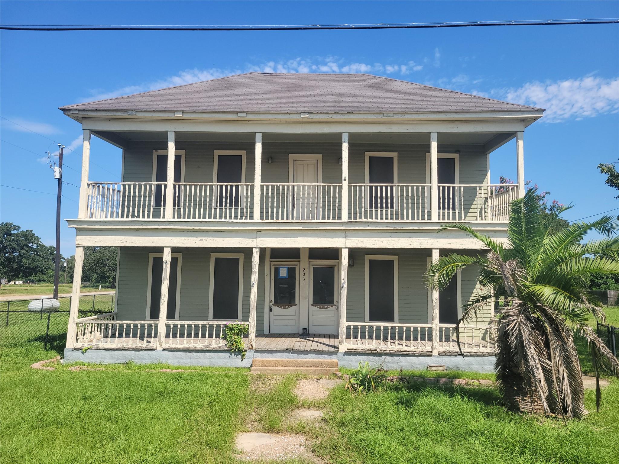 203 Grover St Property Photo 1