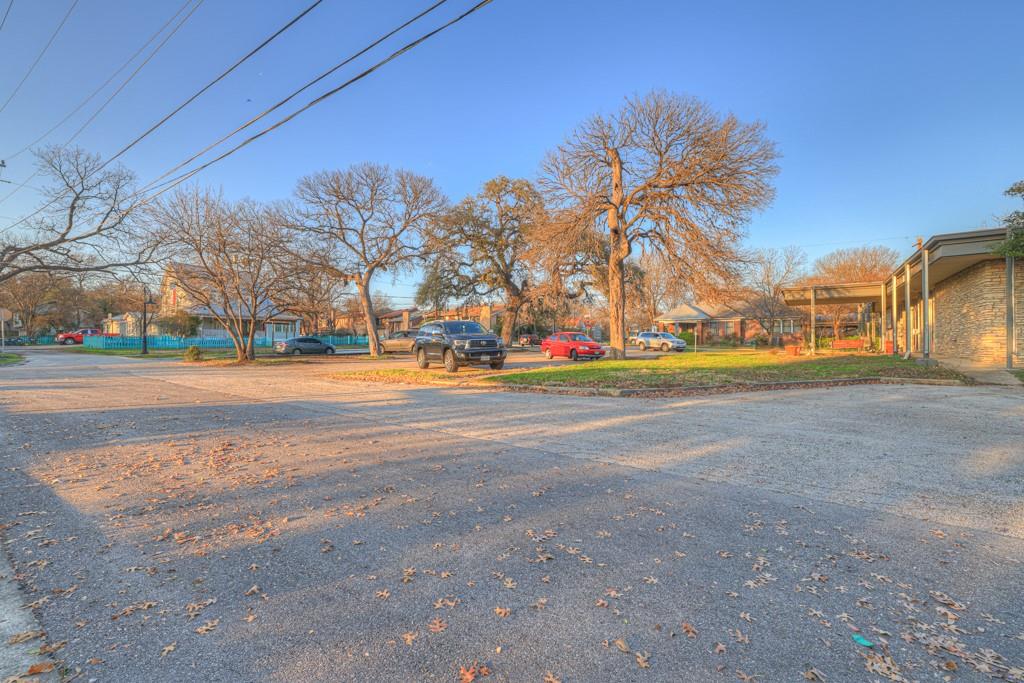705 W Hopkins St Property Photo 18