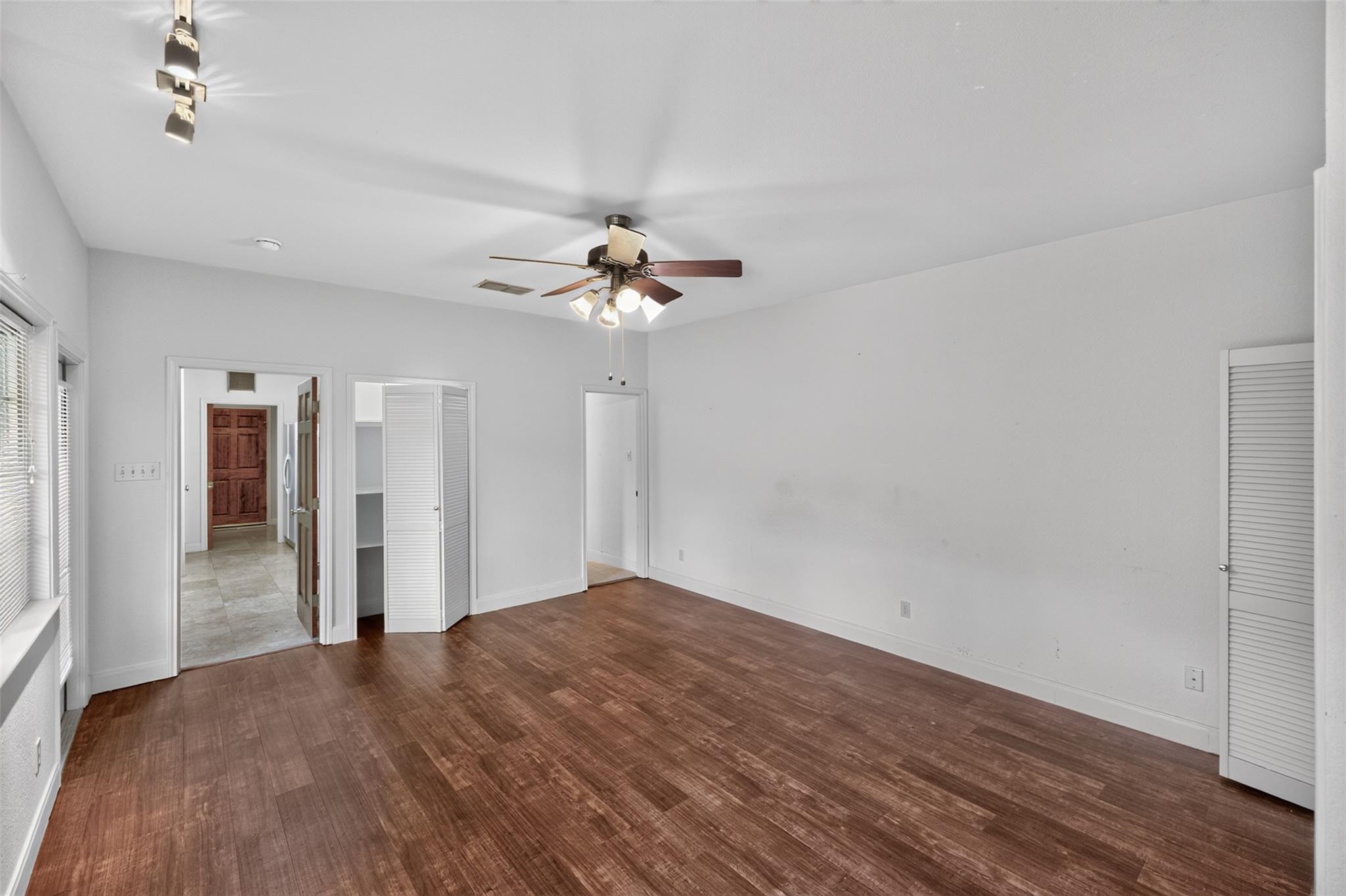 421 W Market St Property Photo 27