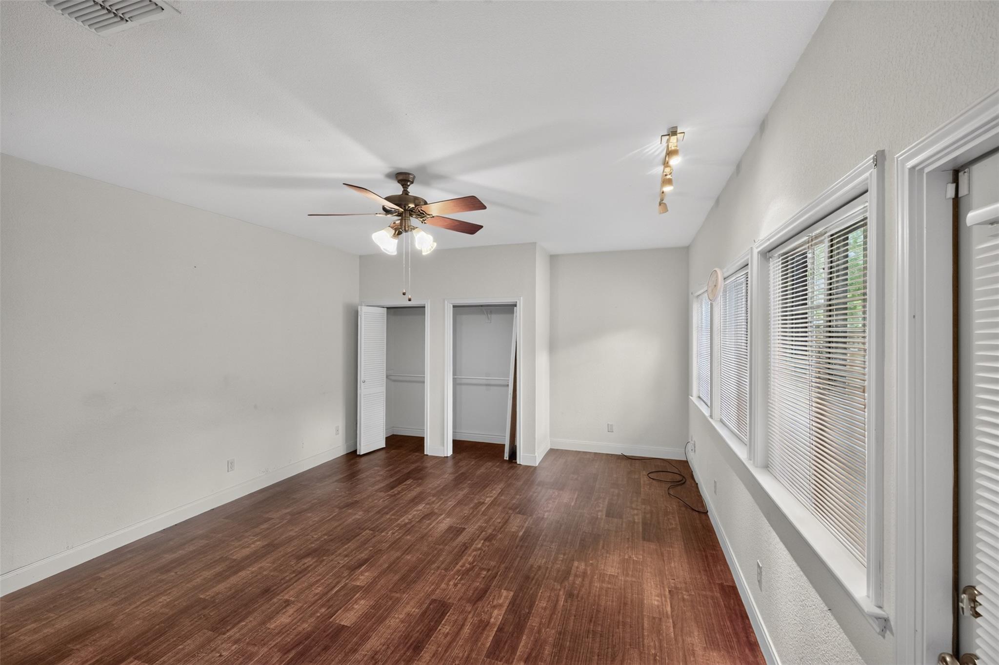421 W Market St Property Photo 28
