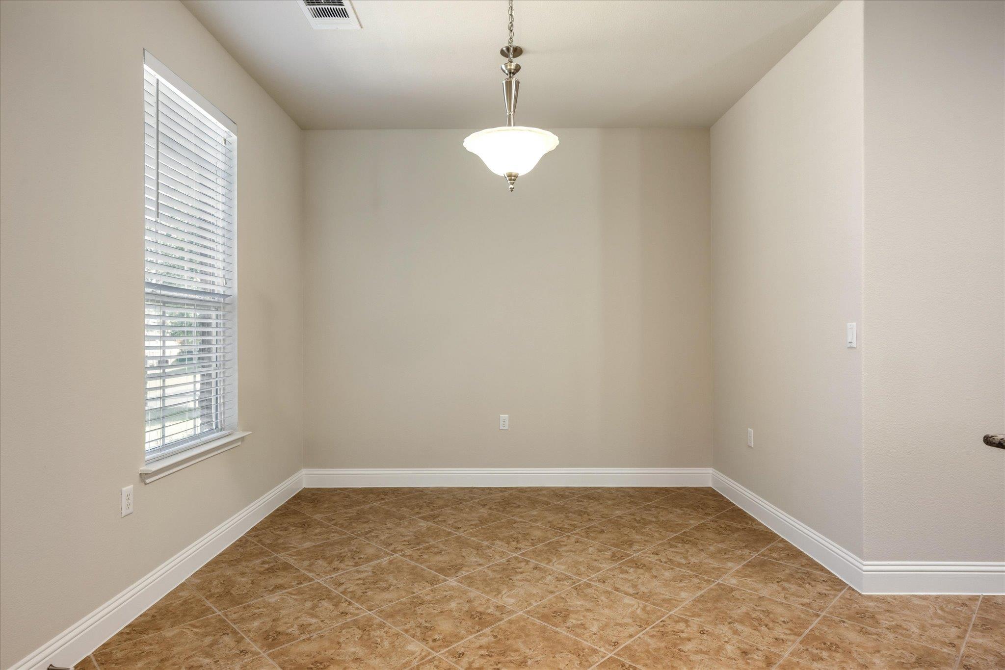 325 Bartlett Peak Dr Property Photo 6