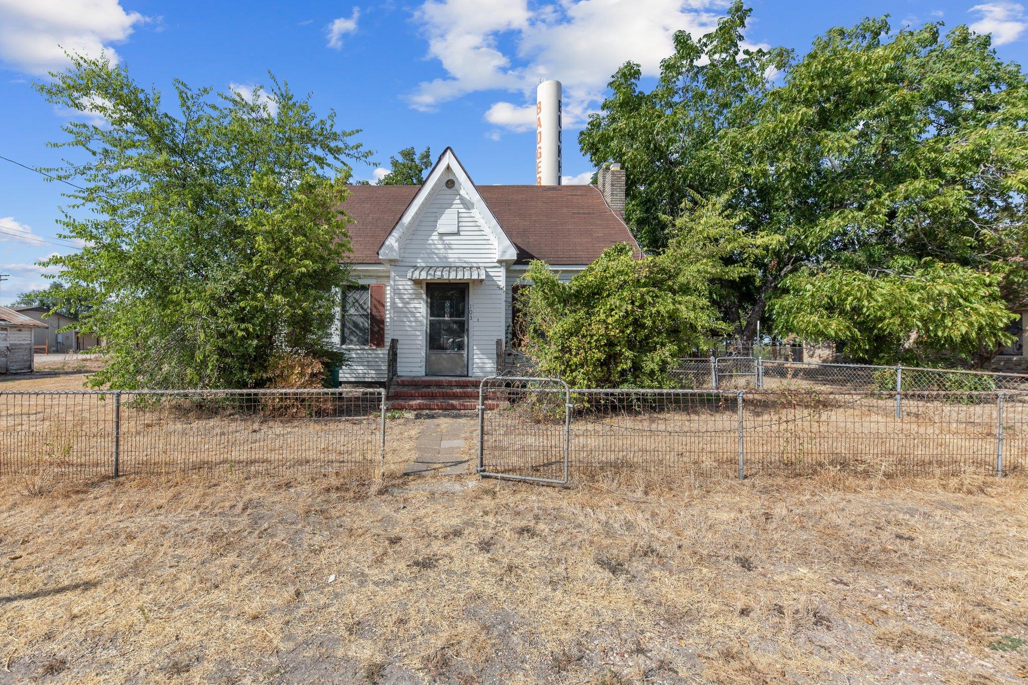 103 E Avenue H Property Photo