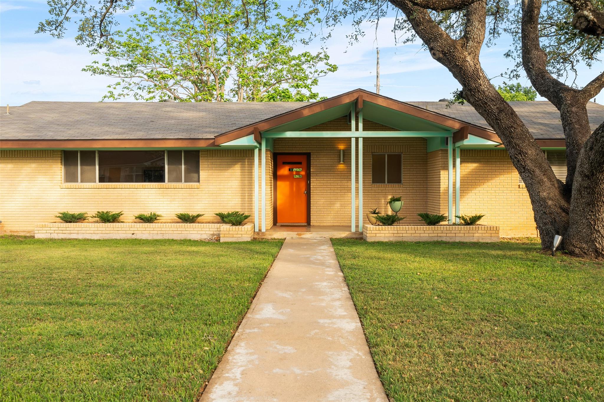 100 W Central DR