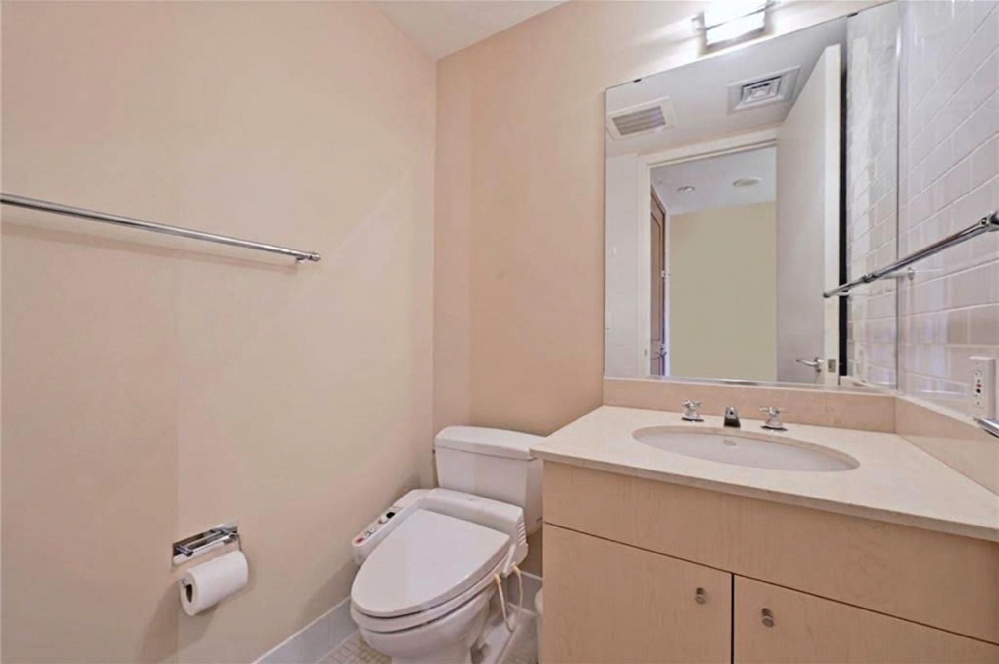 901 W 9th St #406 Property Photo 33