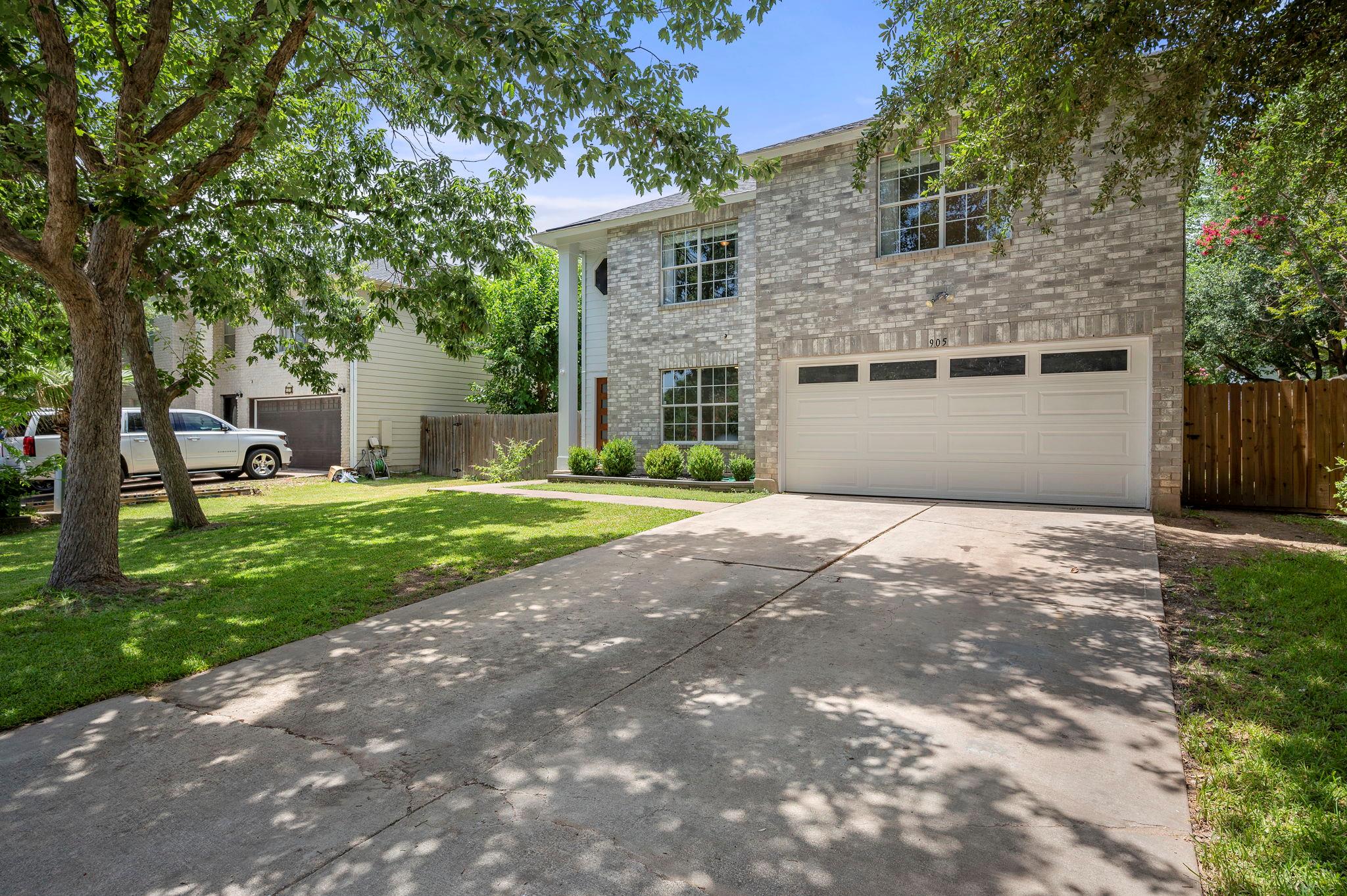 905 Whispering Hollow DR Property Photo 1