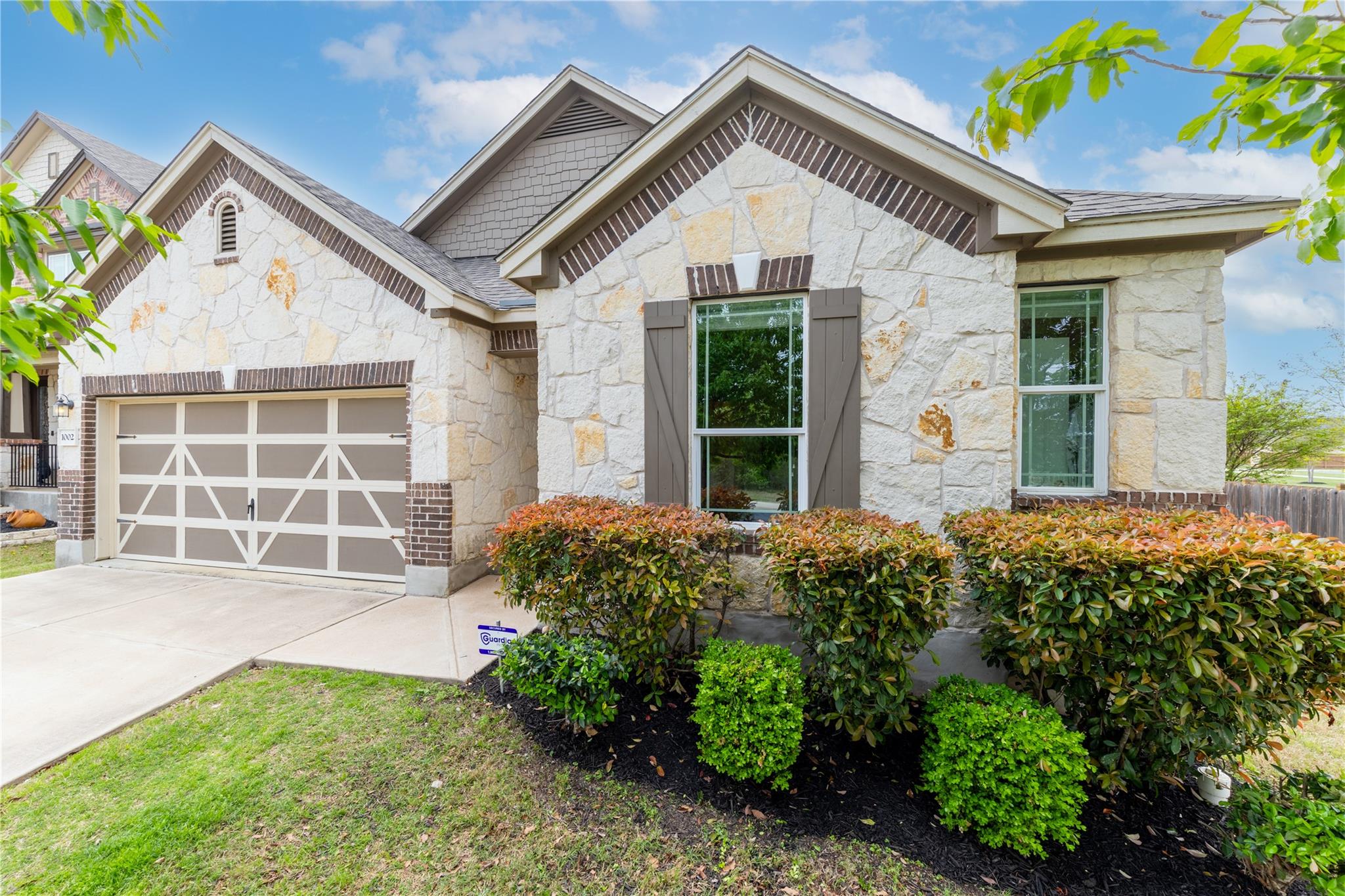 1002 Toltec TRL Property Photo 1