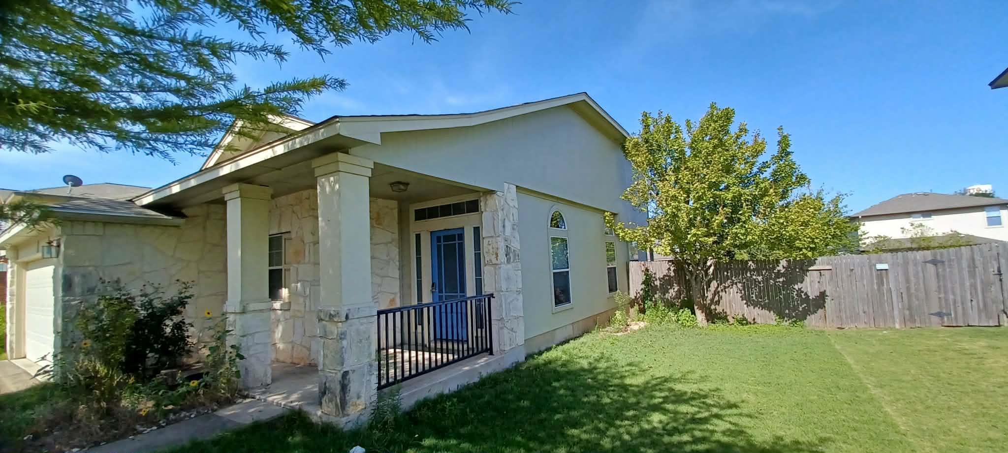 325 Wimberley St Property Photo 3