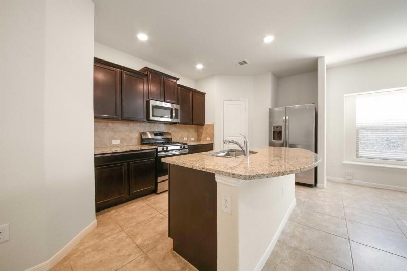 14002 Madrigal Ln Property Photo 4