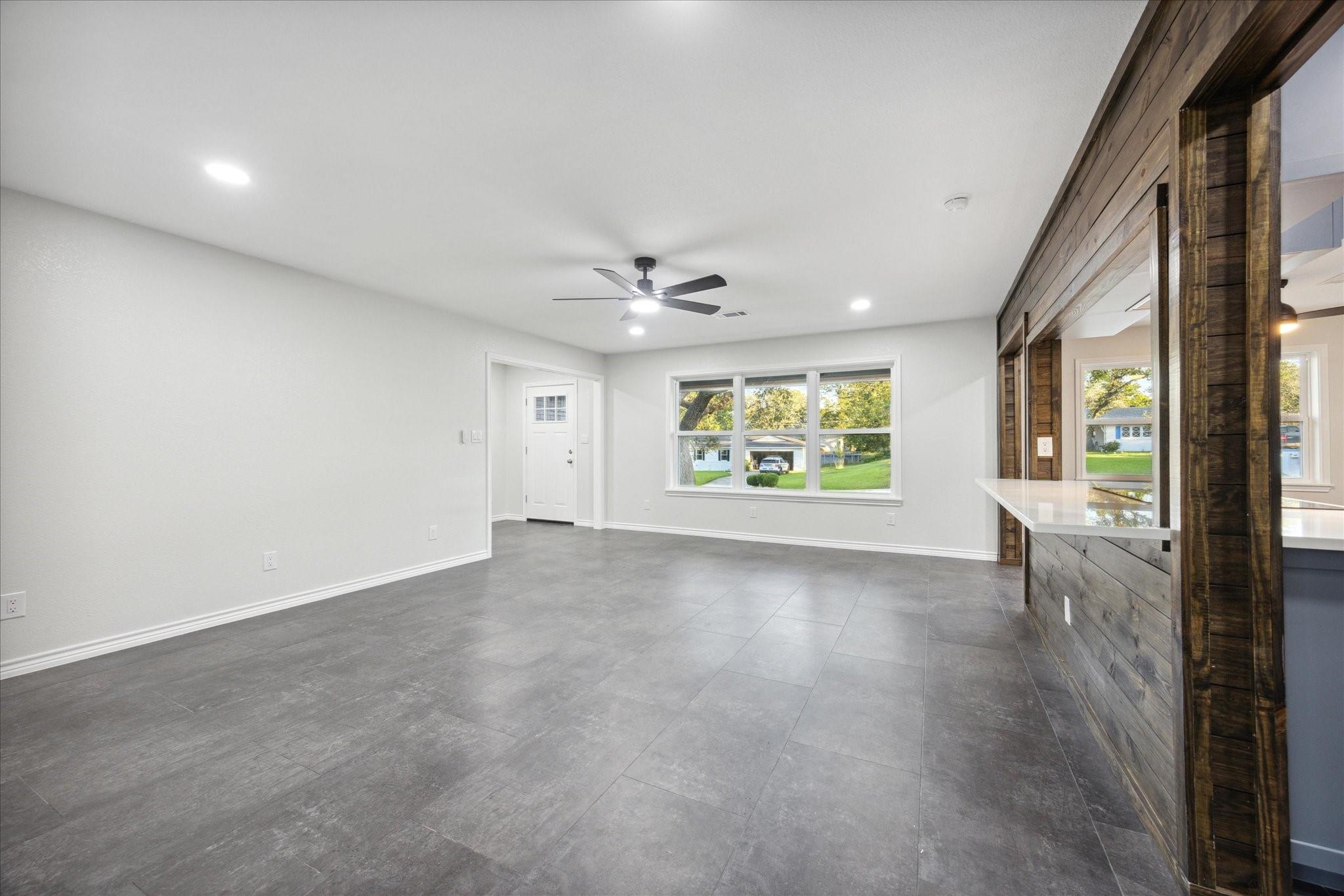 1305 W 1st St Property Photo 6