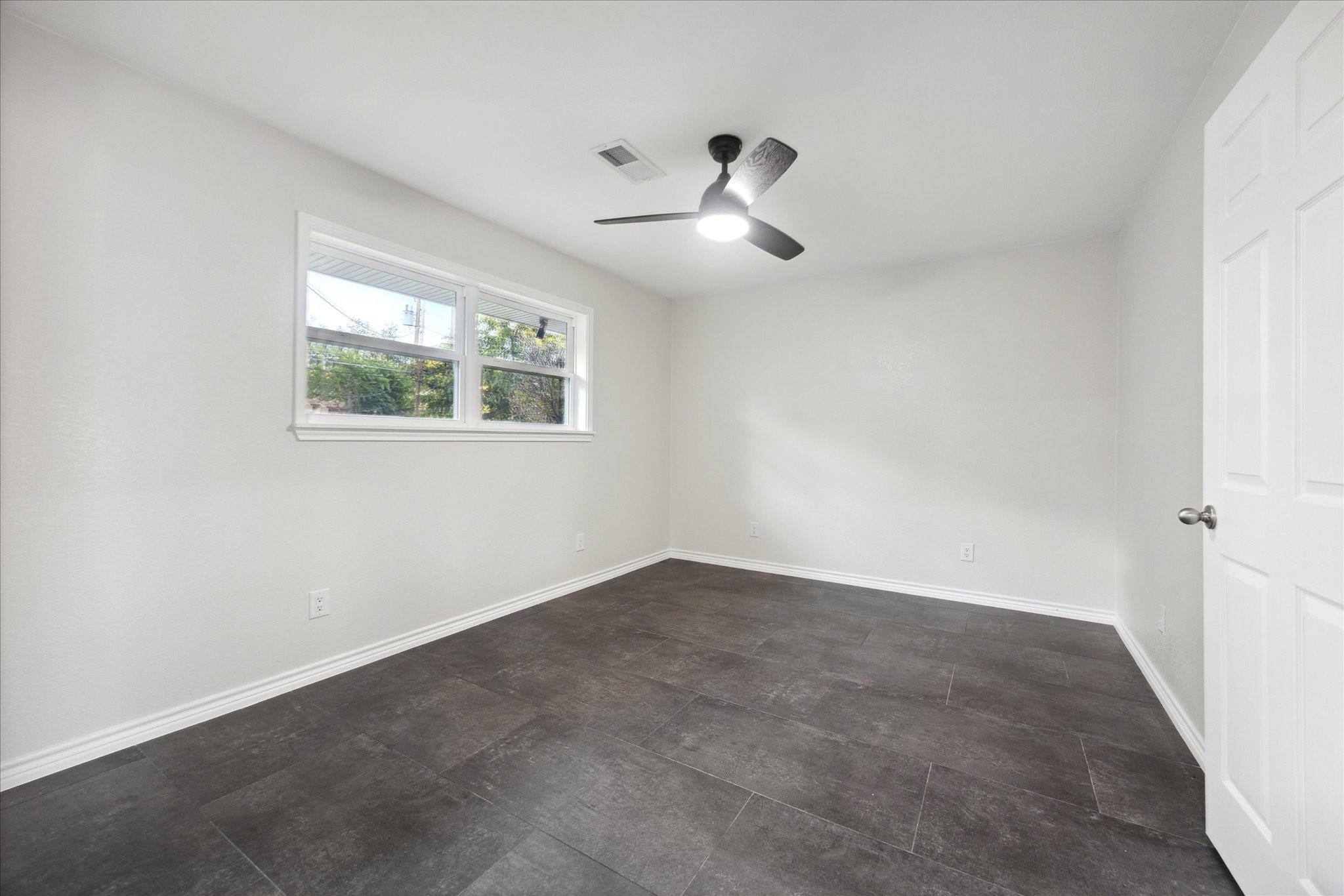 1305 W 1st St Property Photo 25