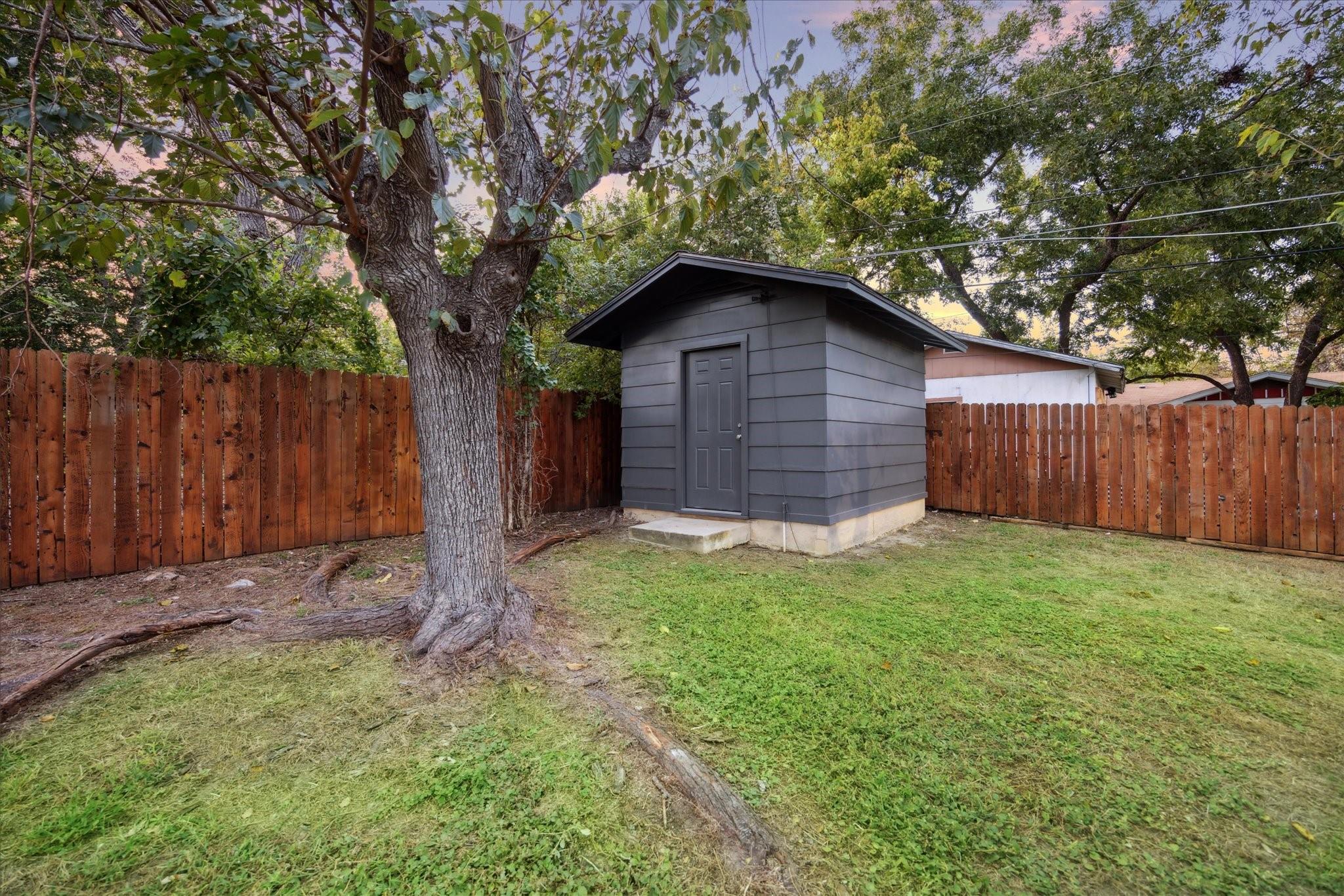 1305 W 1st St Property Photo 35