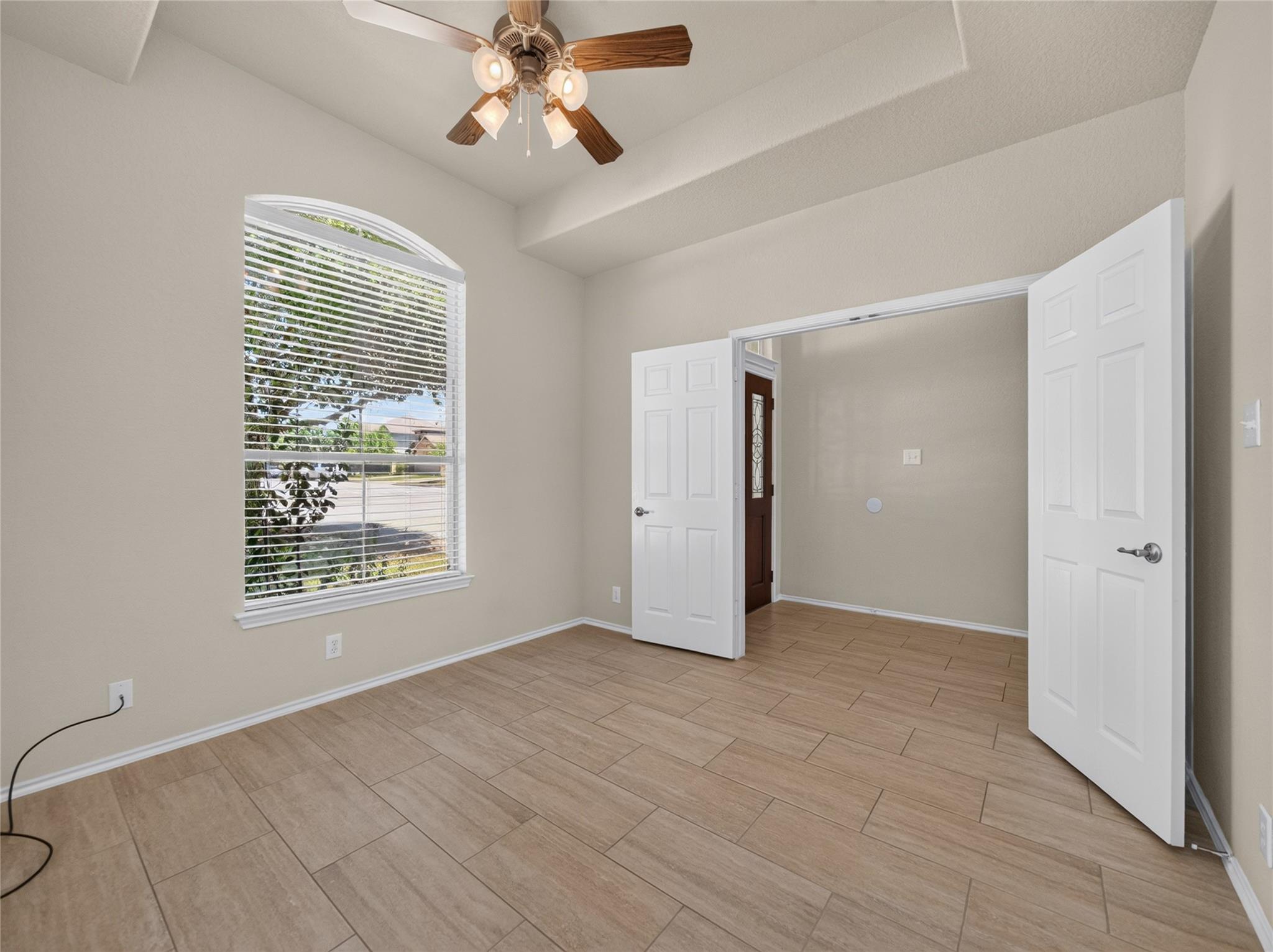 1916 Golden Arrow Ave Property Photo 4