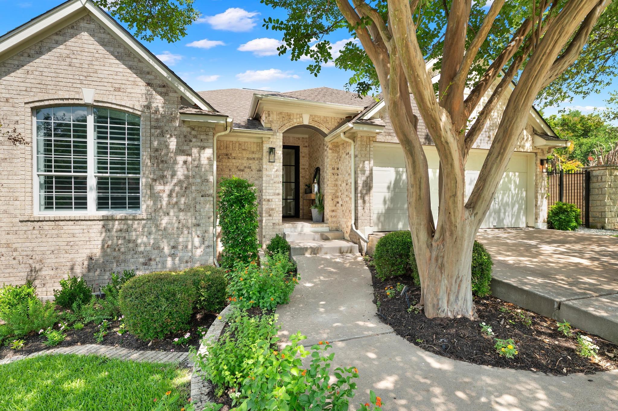 10239 Scull Creek Dr Property Photo 1