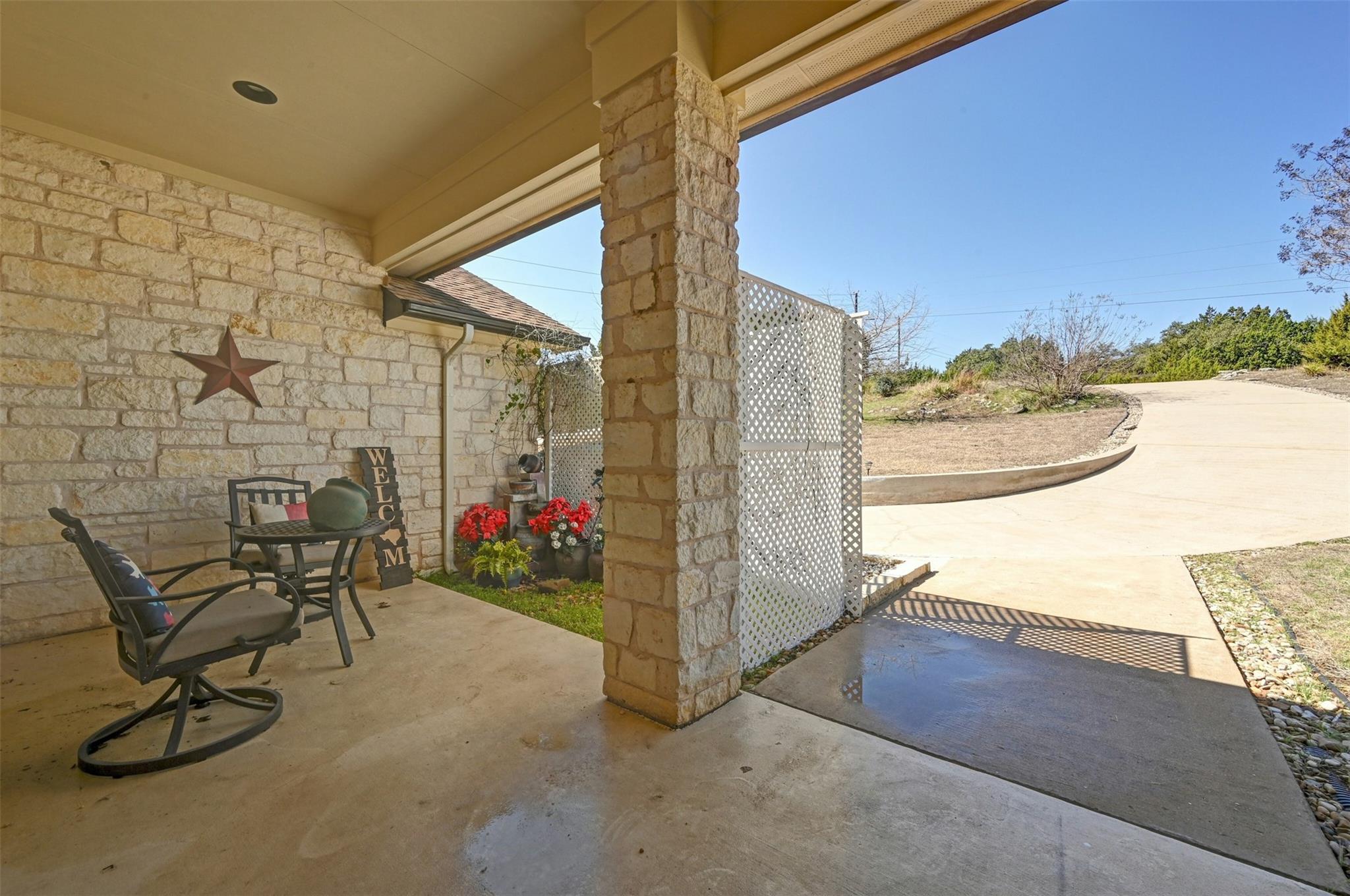 701 W Creek Dr Property Photo 3