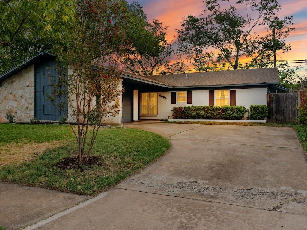 8211 Stillwood Ln Property Photo 1