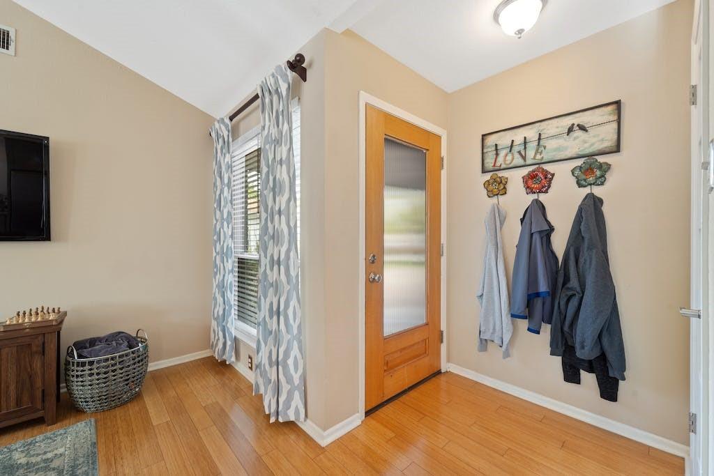 8211 Stillwood Ln Property Photo 4