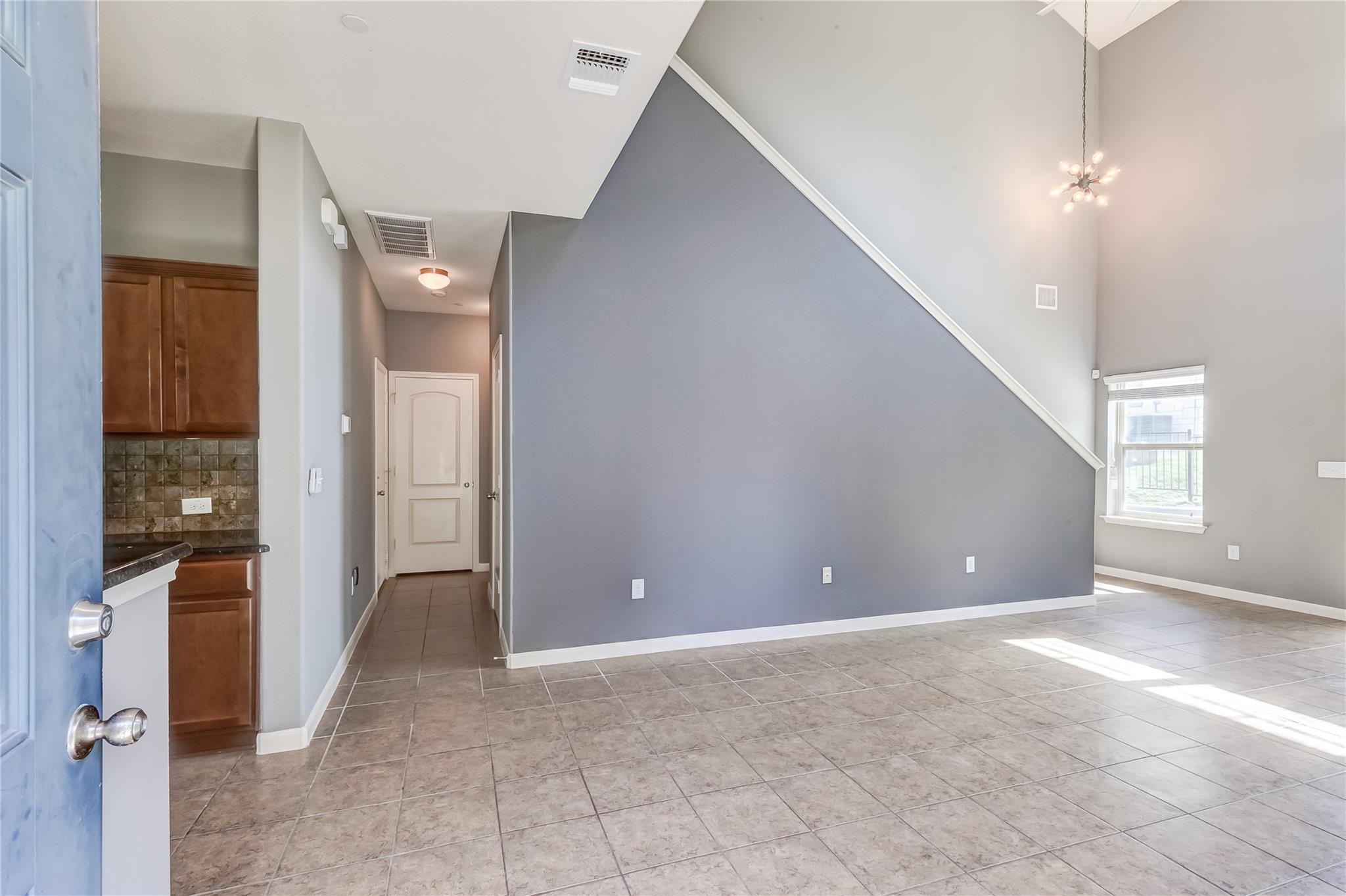 1620 Bryant Dr #904 Property Photo 5