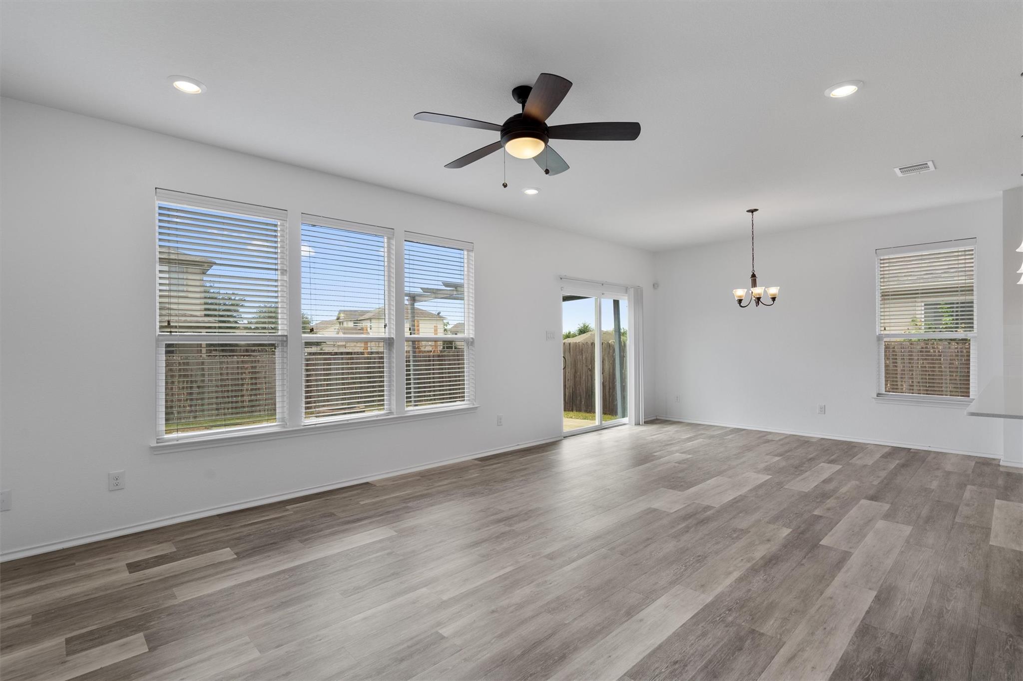 12417 Franklin D Roosevelt St Property Photo 5