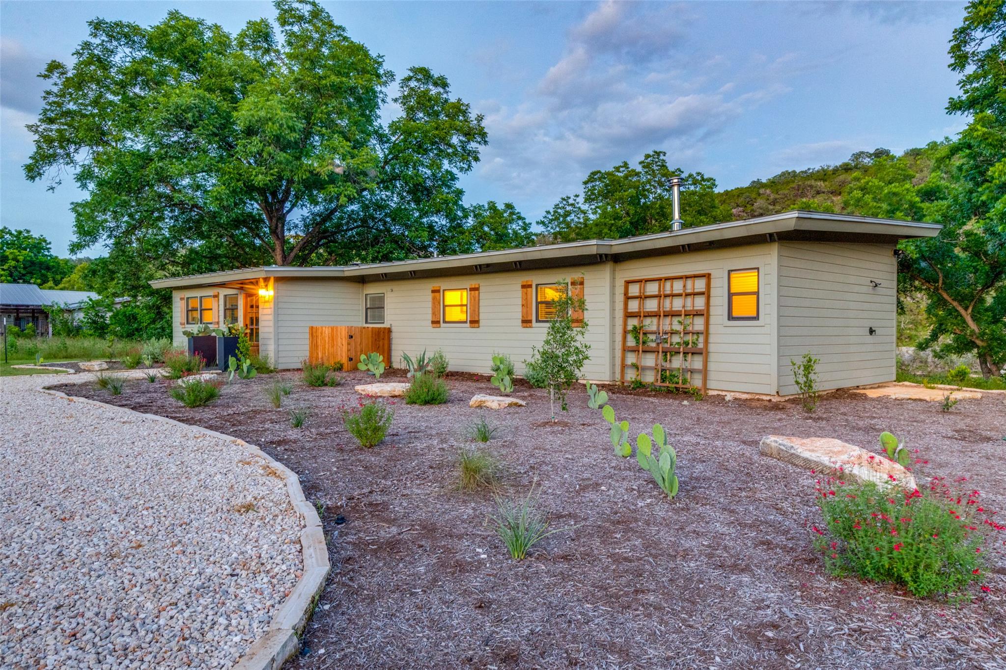 303 Lago Verde Rd Property Photo 2