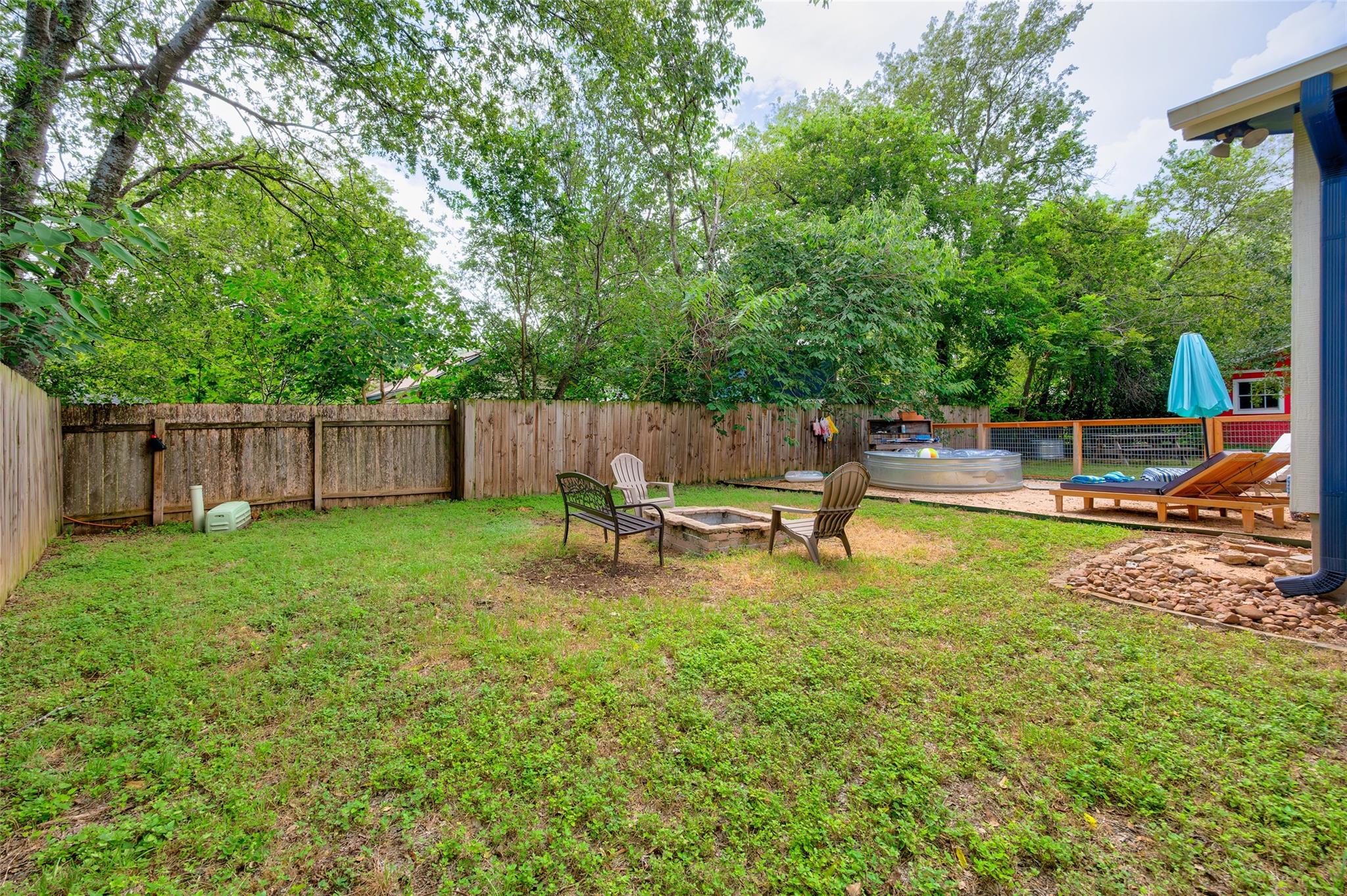 805 Cardiff Dr Property Photo 39