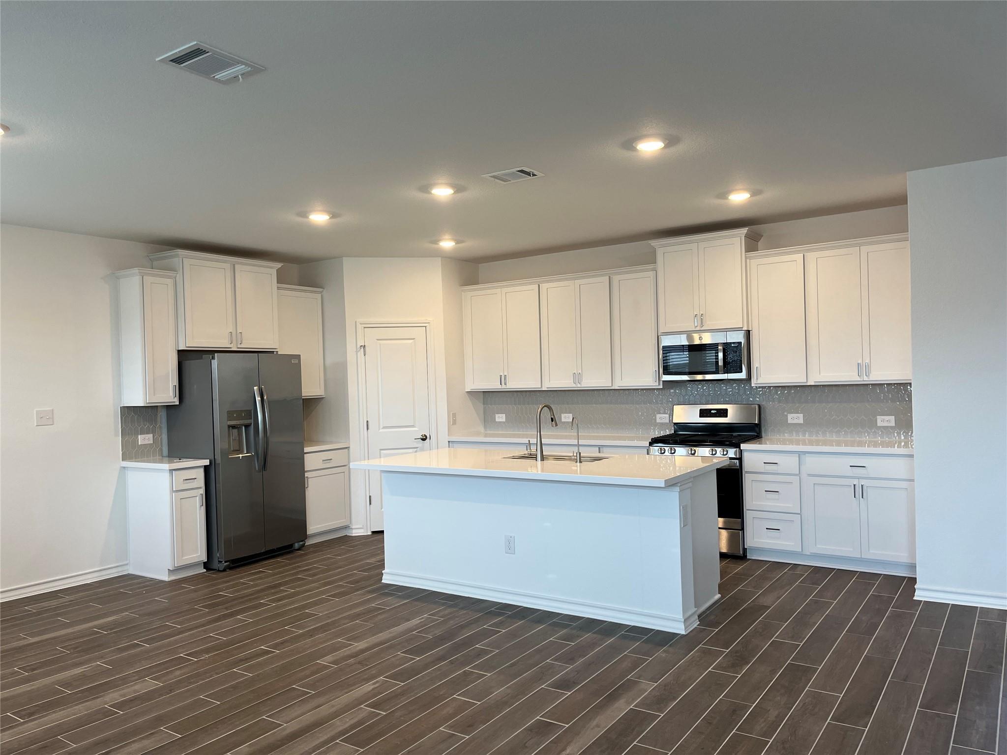 270 Pepperbark Loop Property Photo 6