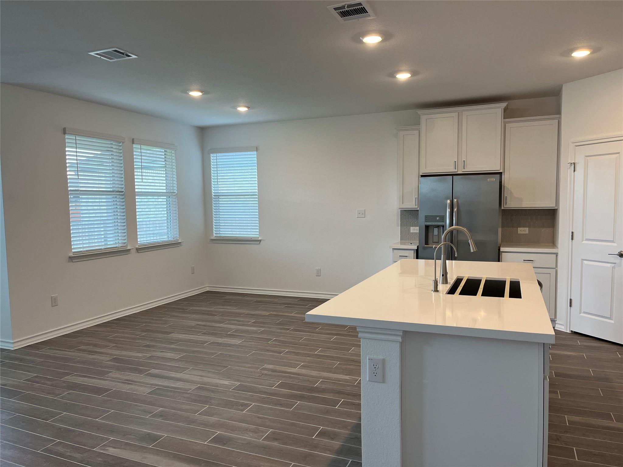 270 Pepperbark Loop Property Photo 7