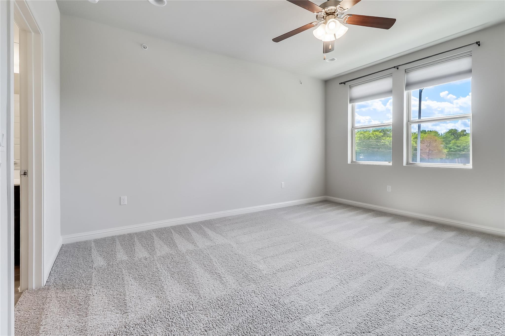 6814 E Riverside Dr #32 Property Photo 4