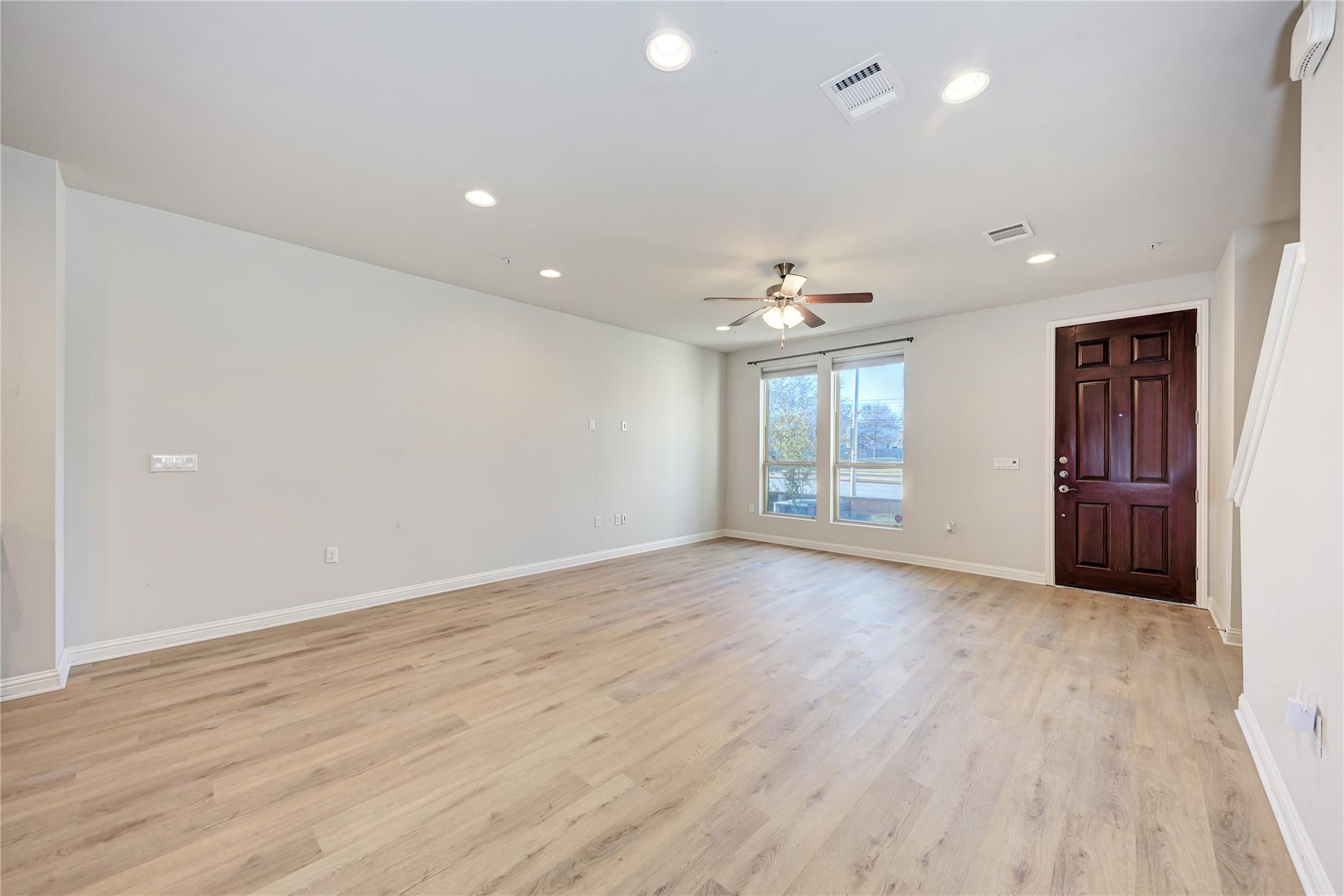 6814 E Riverside Dr #32 Property Photo 4