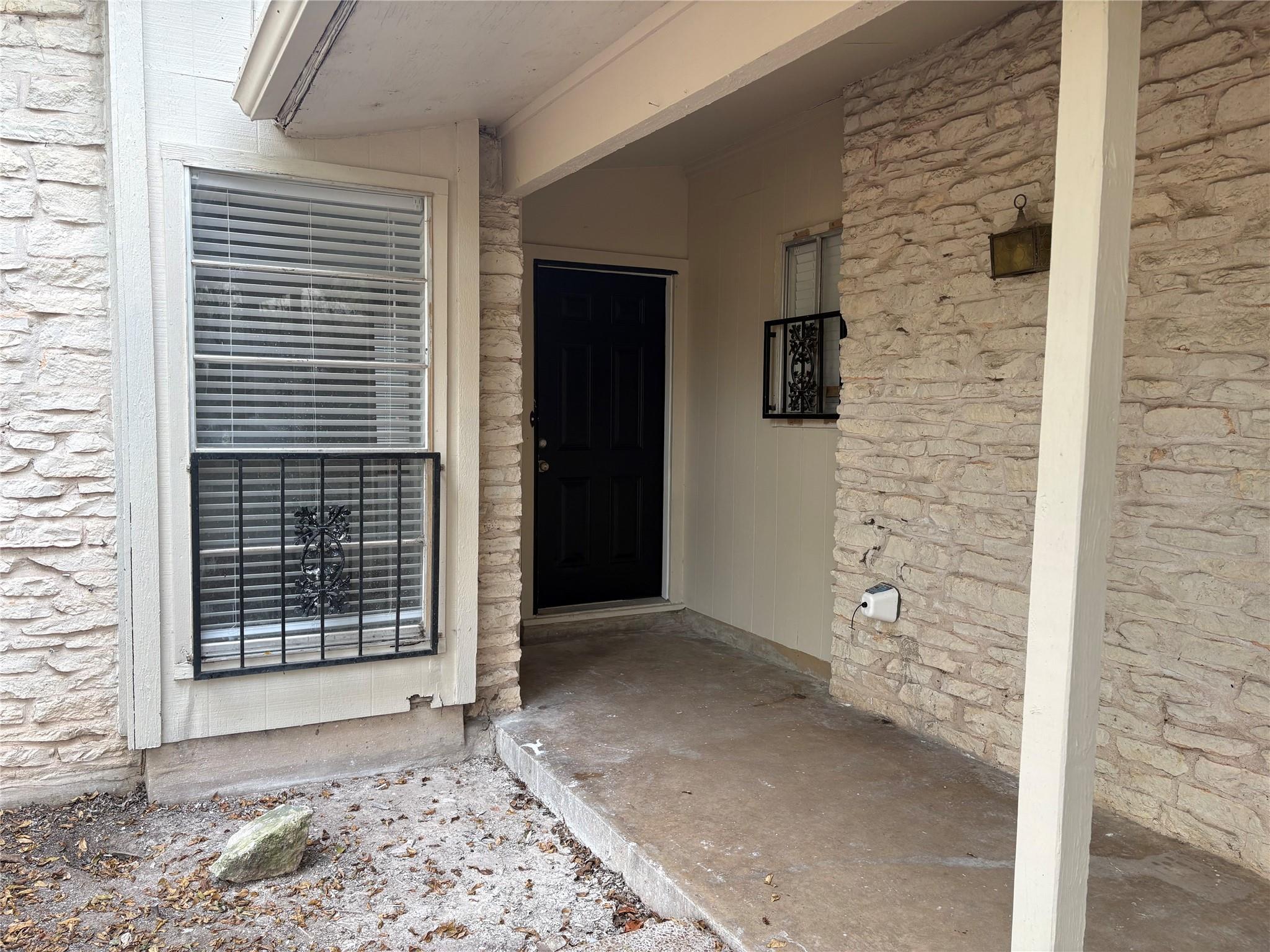 11913 Rennalee Loop Property Photo 2