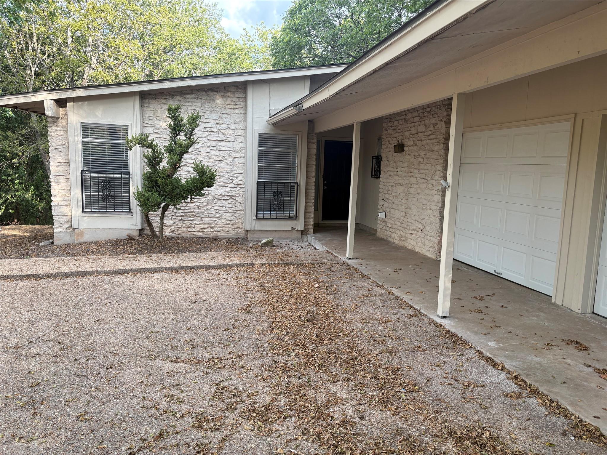 11913 Rennalee Loop Property Photo 3