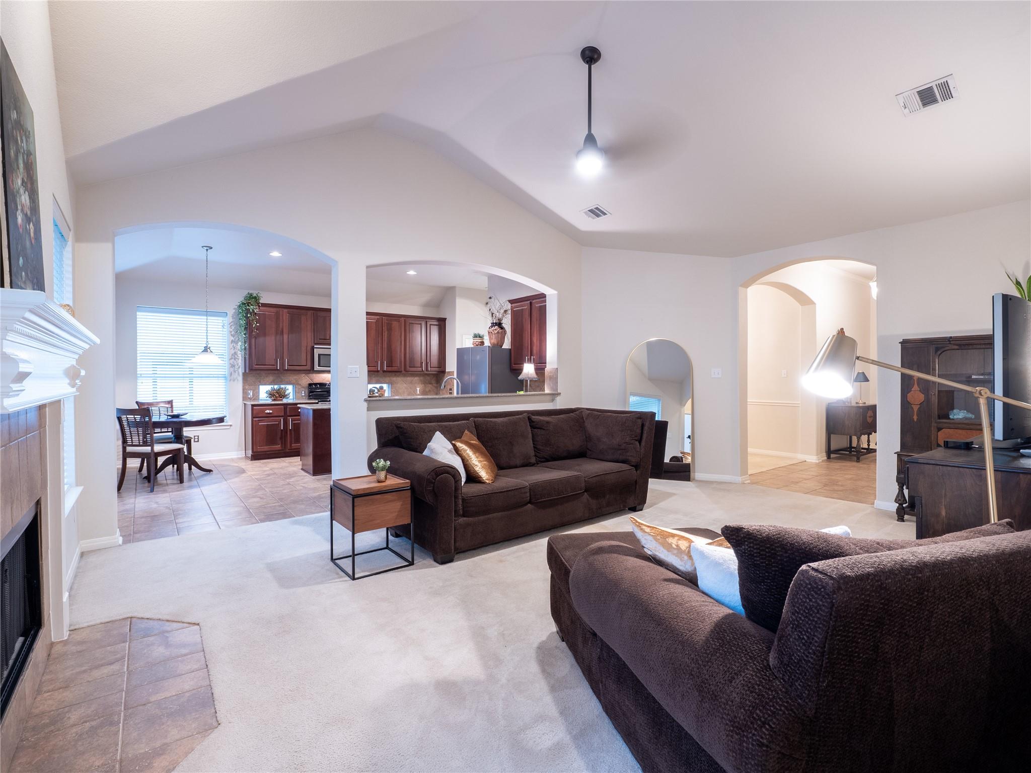 2214 Yellow Bird Trl Property Photo 5