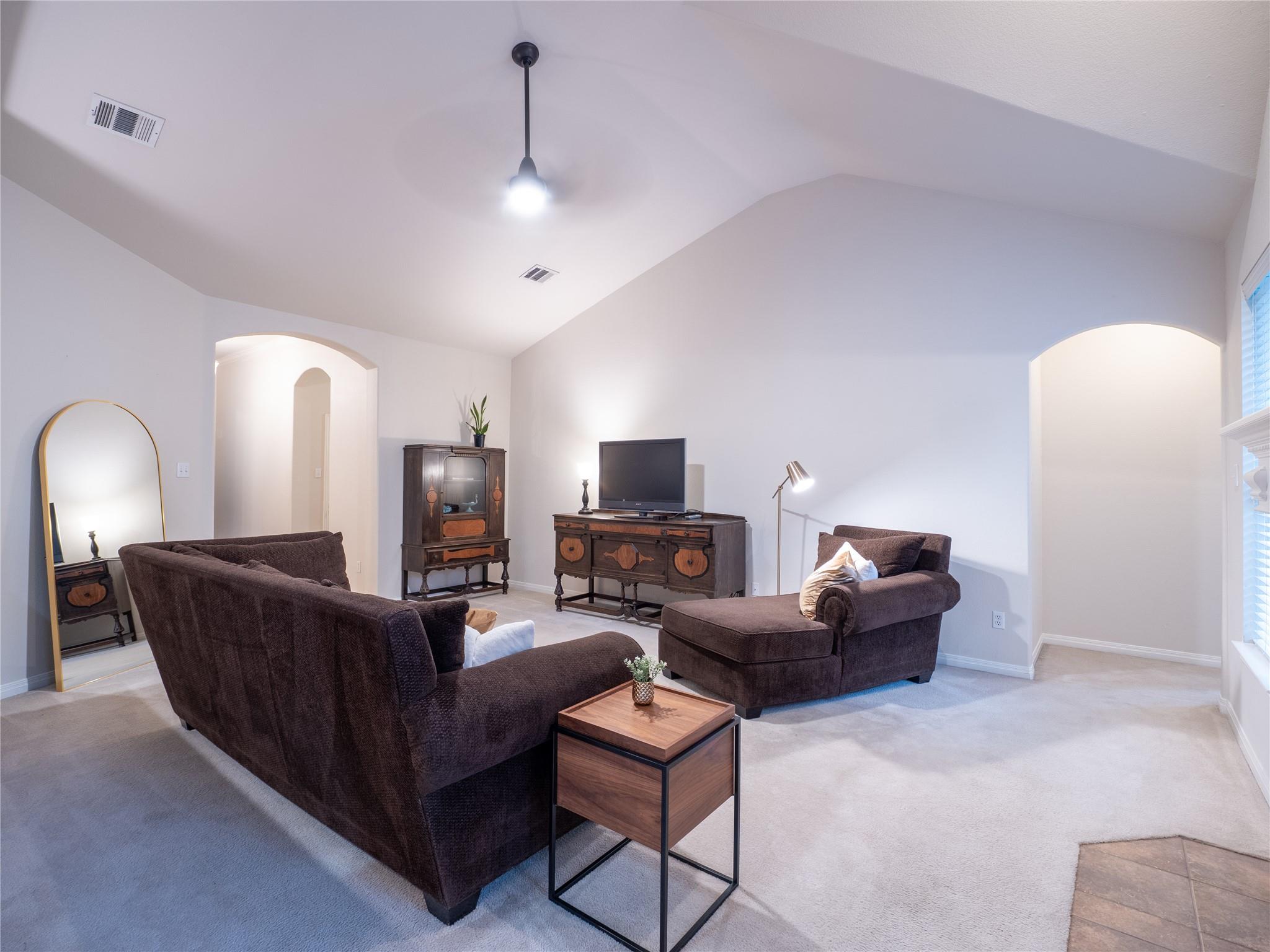 2214 Yellow Bird Trl Property Photo 6