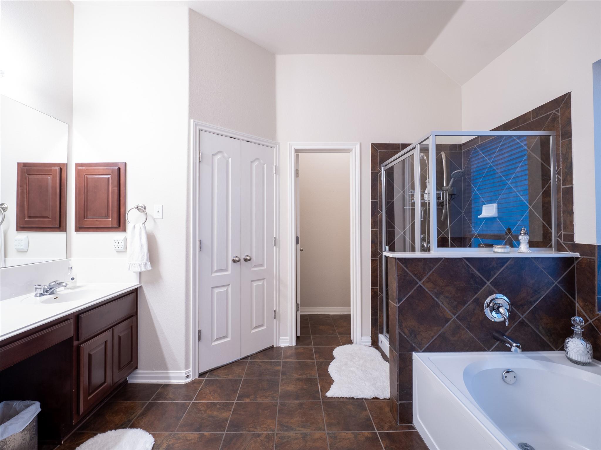 2214 Yellow Bird Trl Property Photo 17