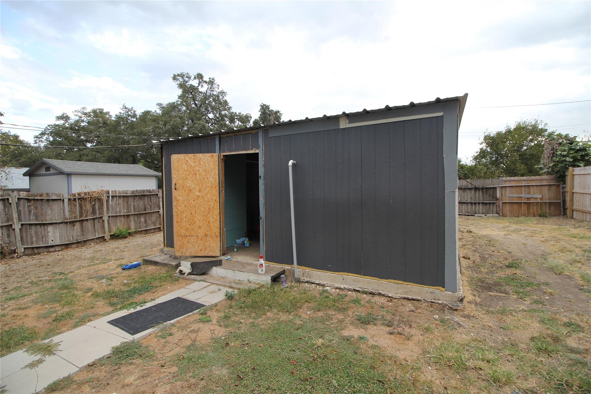 320 W Thiele St Property Photo 15