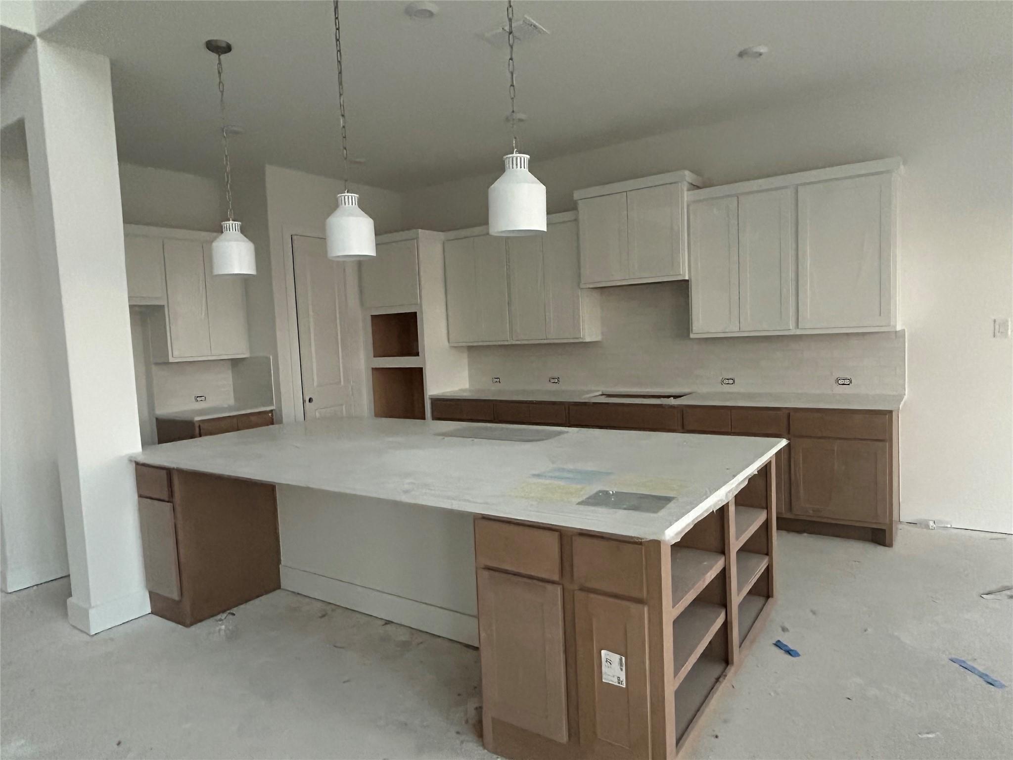 500 Hollister Dr Property Photo 3