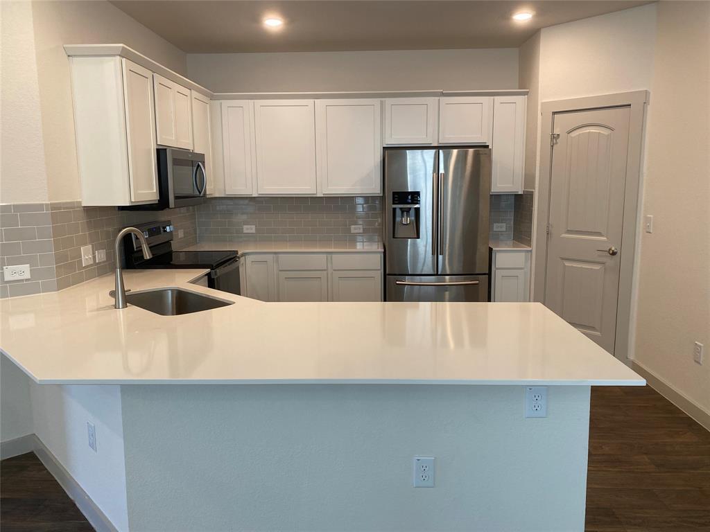 3117 Bragg Pl Property Photo 3