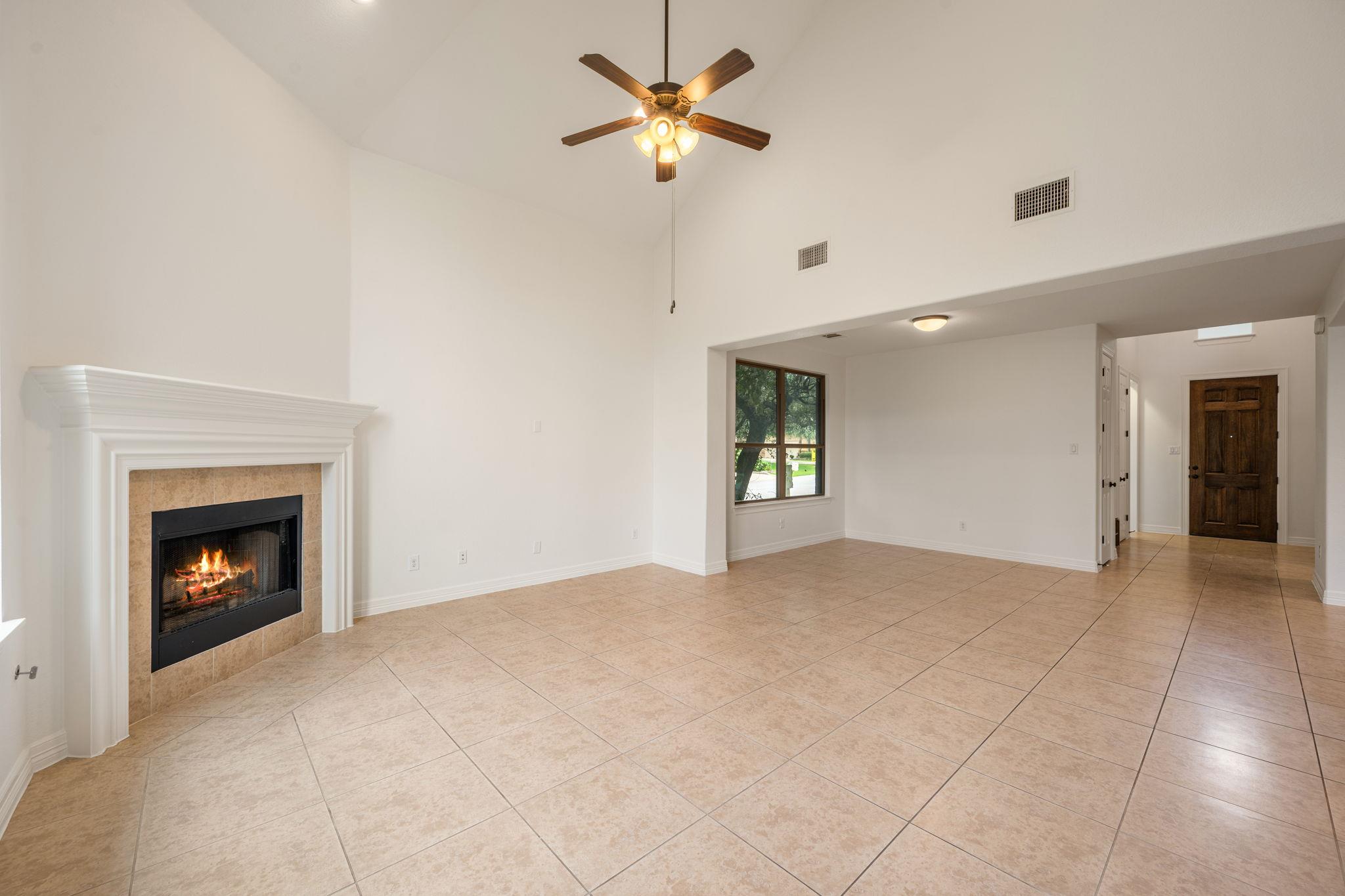 2201 Quarry Loop Property Photo 7